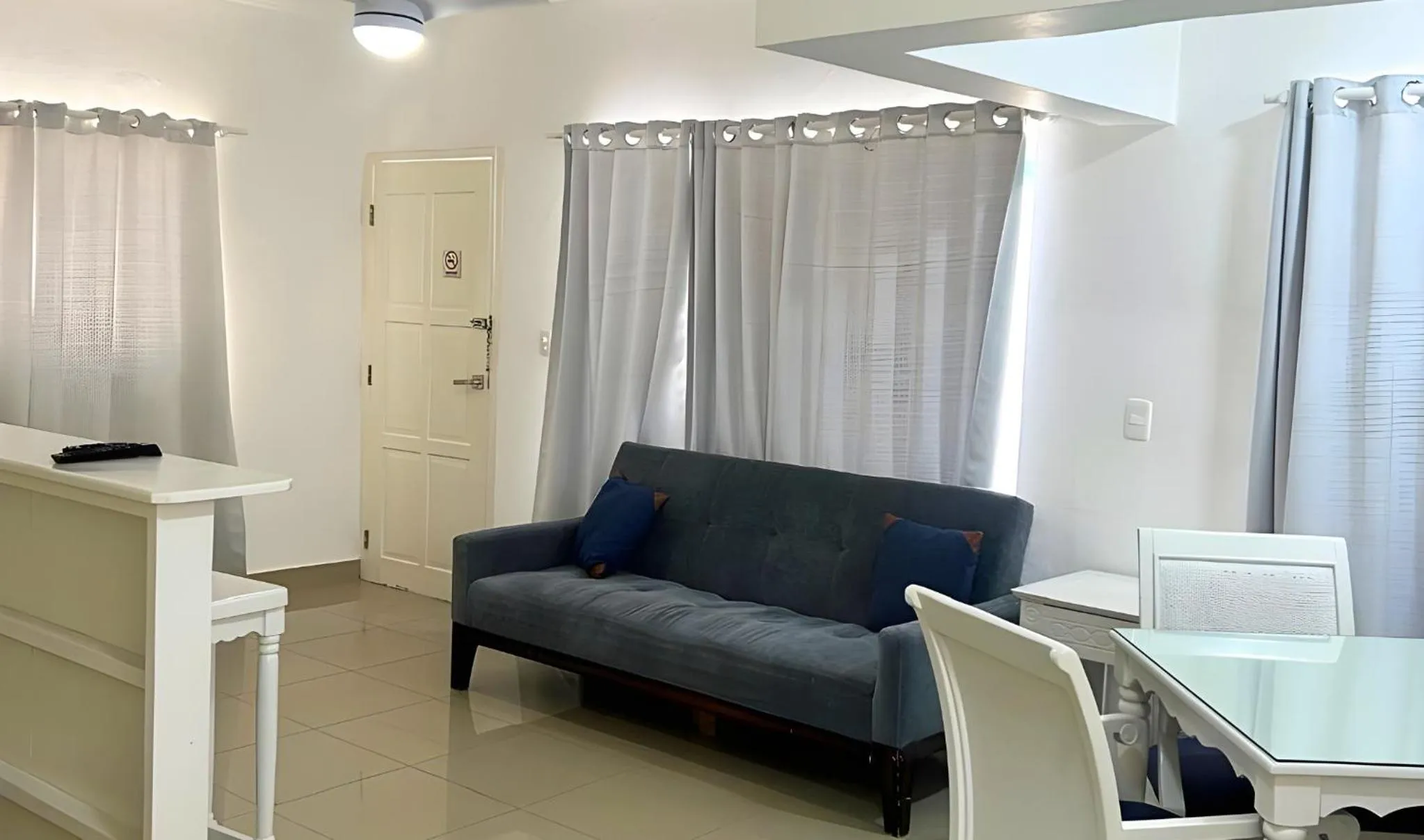 Facade/entrance in Hotel Checkin El Cortecito Beach