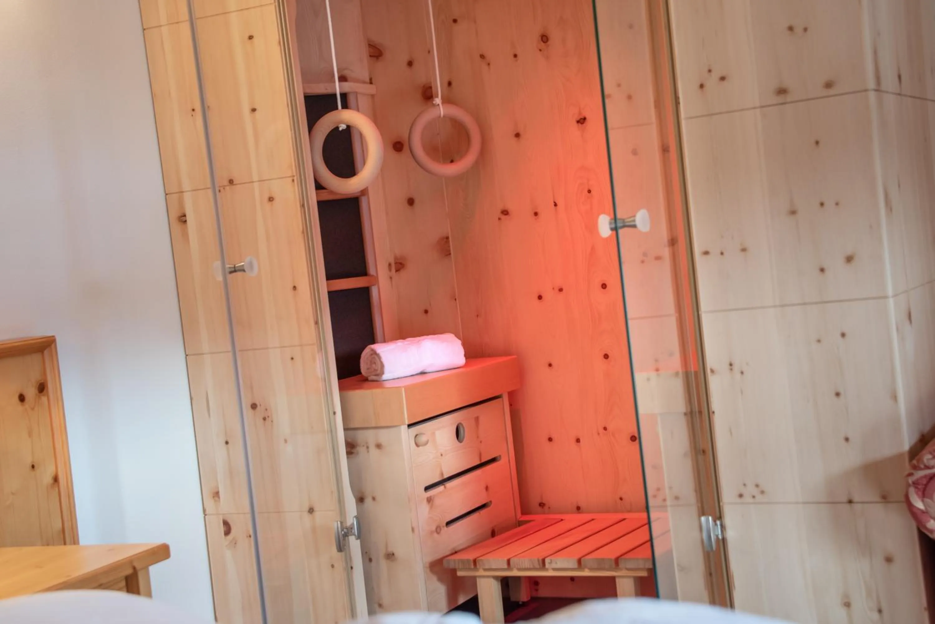 Sauna, Bed in Naturhotel Waldheim