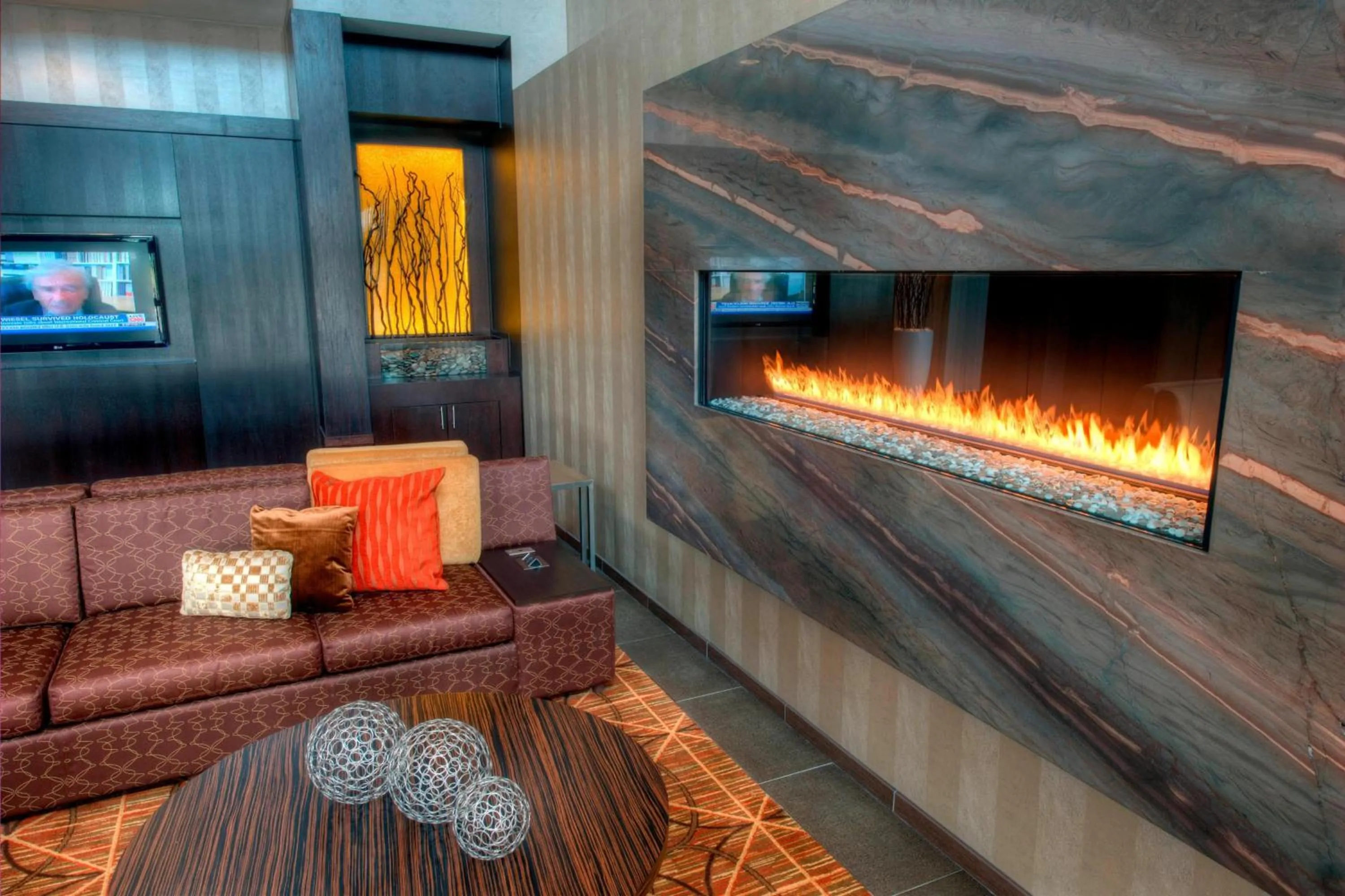 Lobby or reception in Courtyard by Marriott Waterloo St. Jacobs