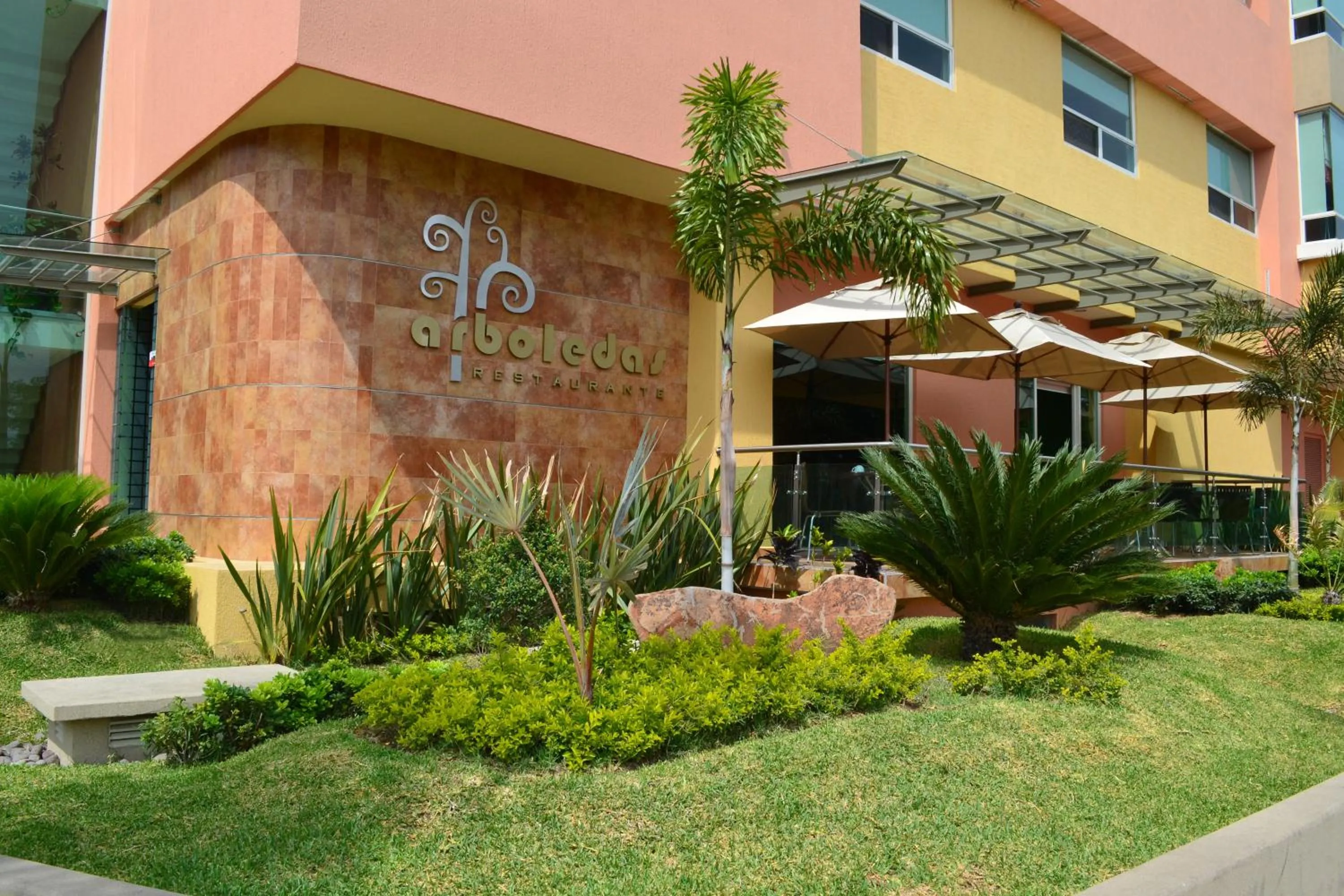 Facade/entrance in Hostalia Hotel Expo & Business Class