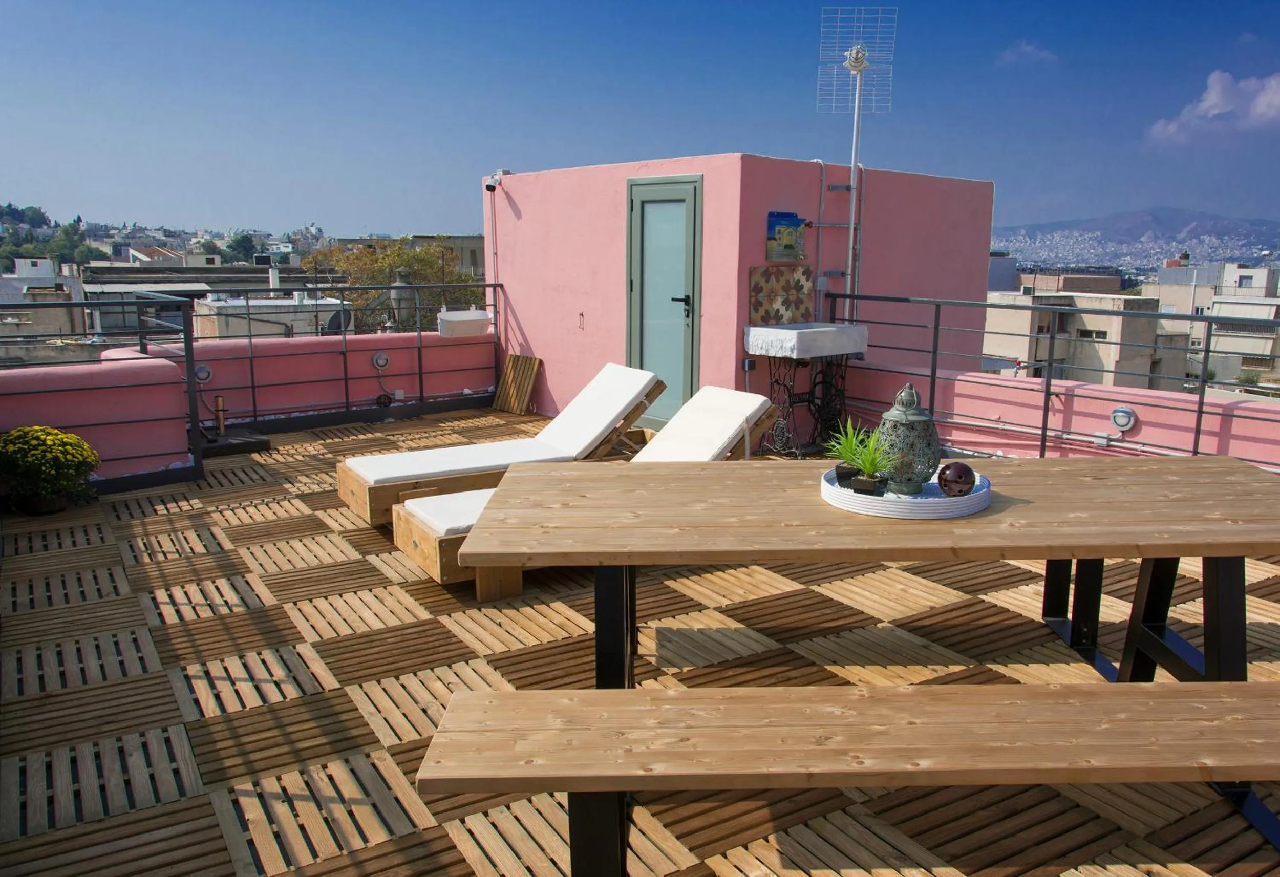 Communal lounge/ TV room in Central Stay Athens