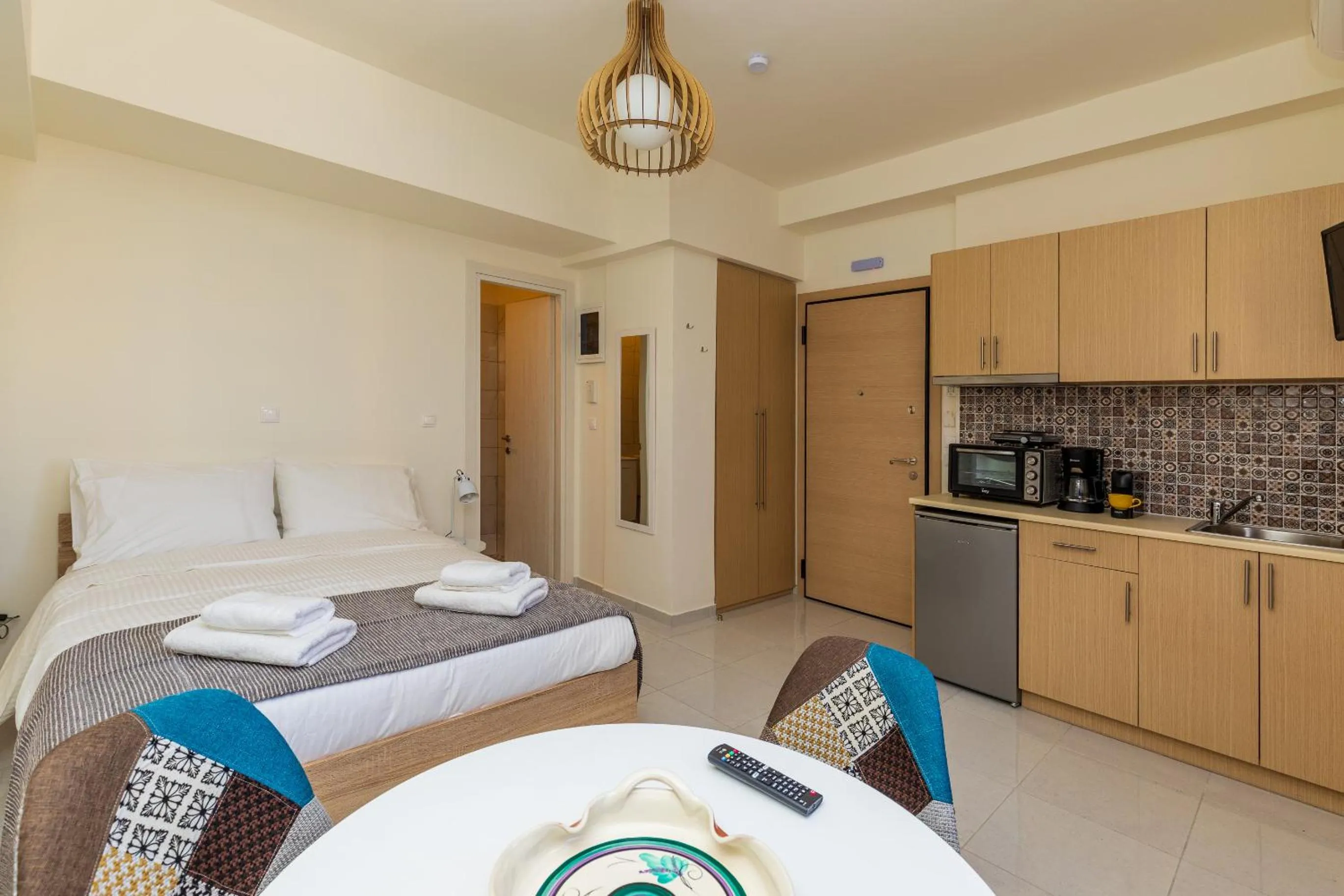 Photo of the whole room, Bed in Central Stay Athens