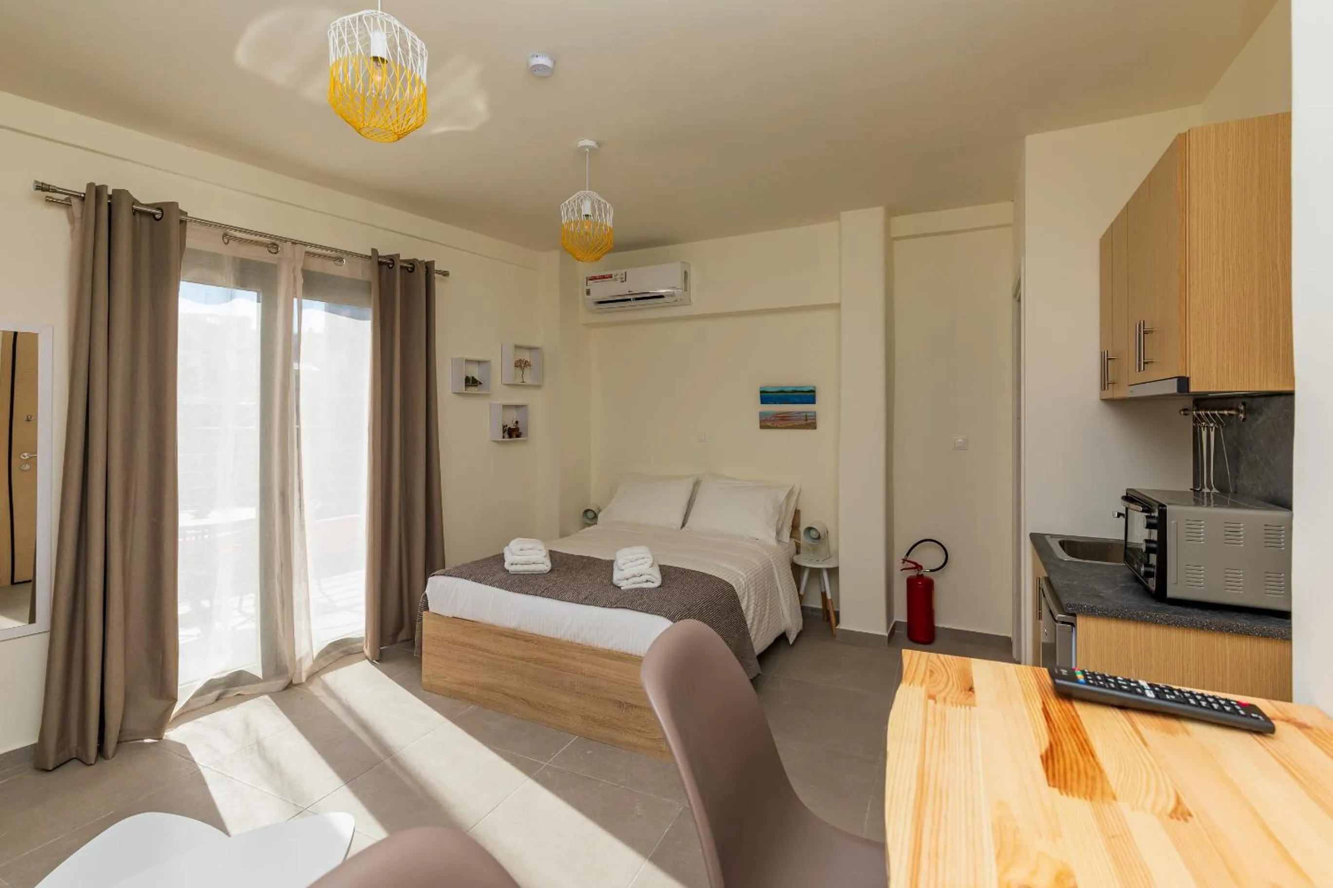 Photo of the whole room, Bed in Central Stay Athens