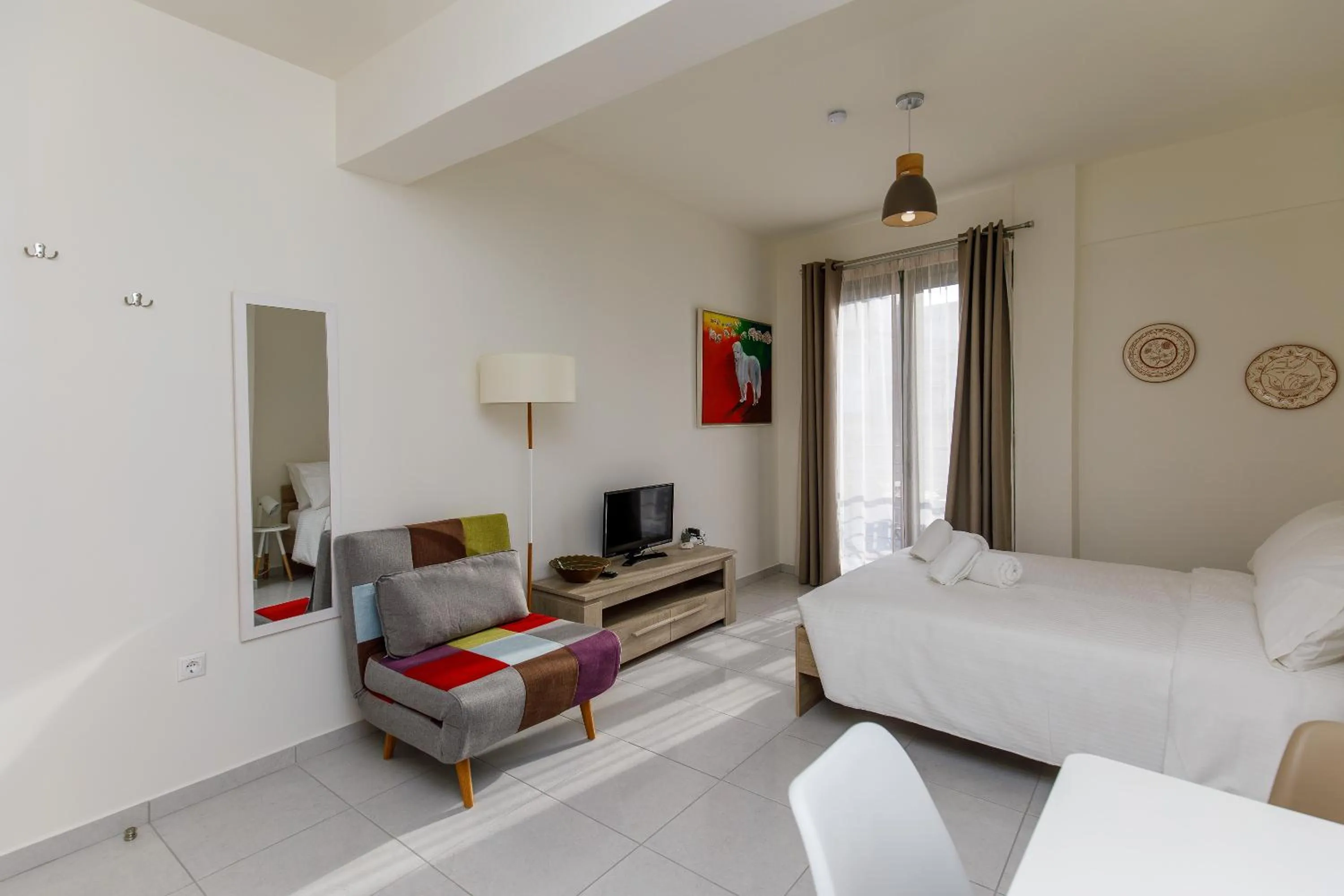 Photo of the whole room, Bed in Central Stay Athens