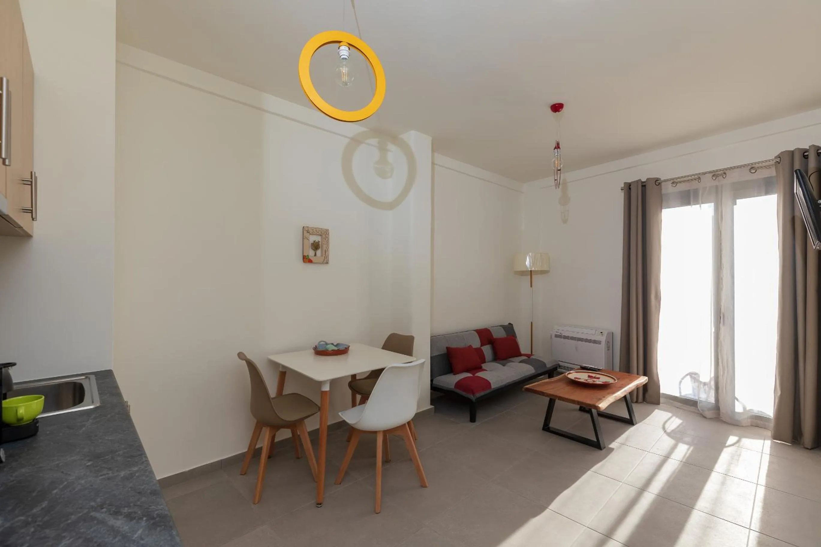 Photo of the whole room in Central Stay Athens