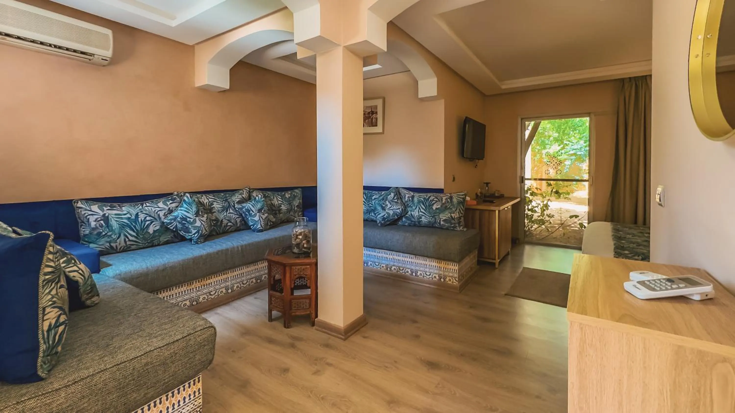 Living room in RS Hotel Karam Palace