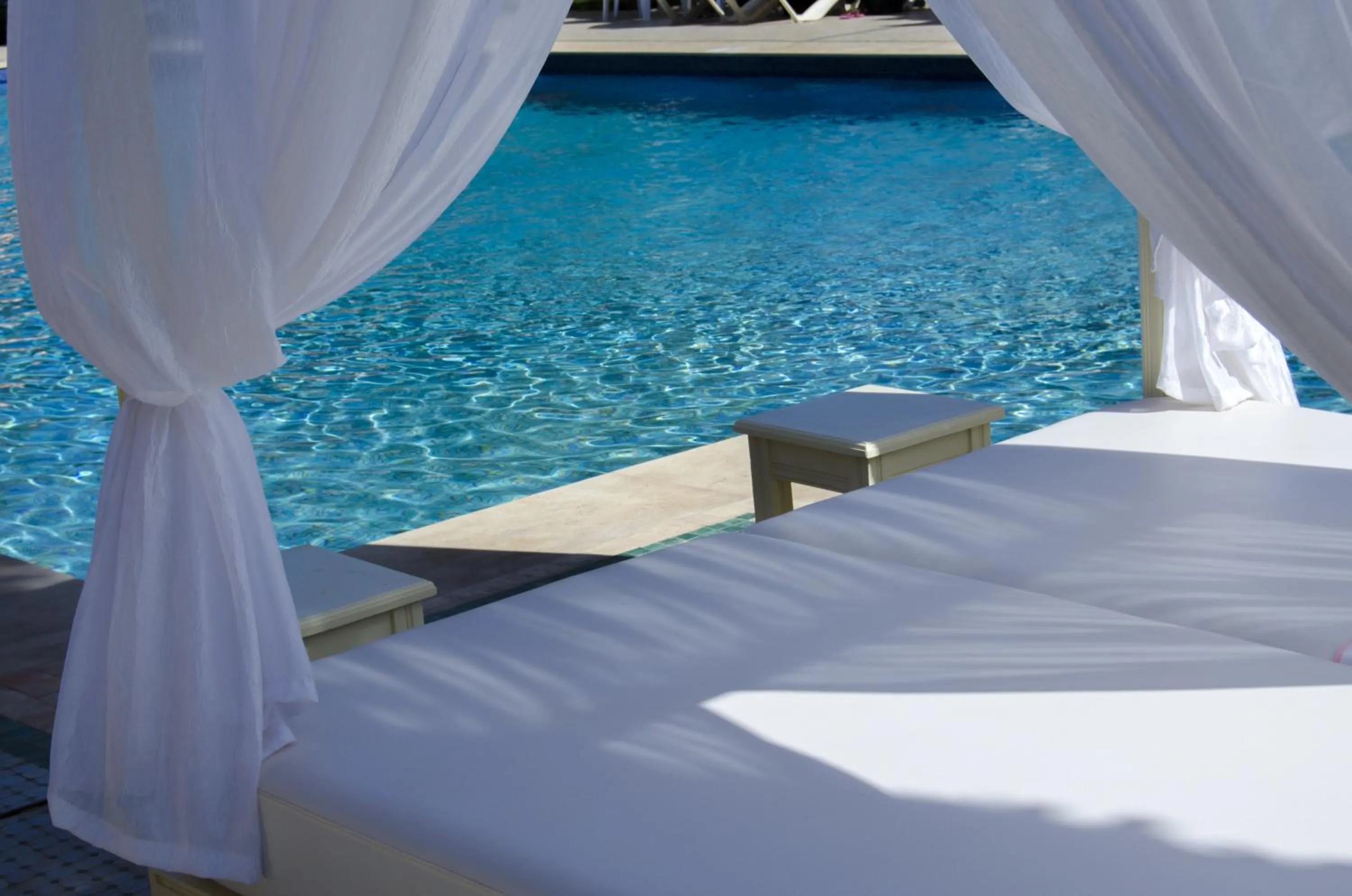 Pool view, Bed in RS Hotel Karam Palace