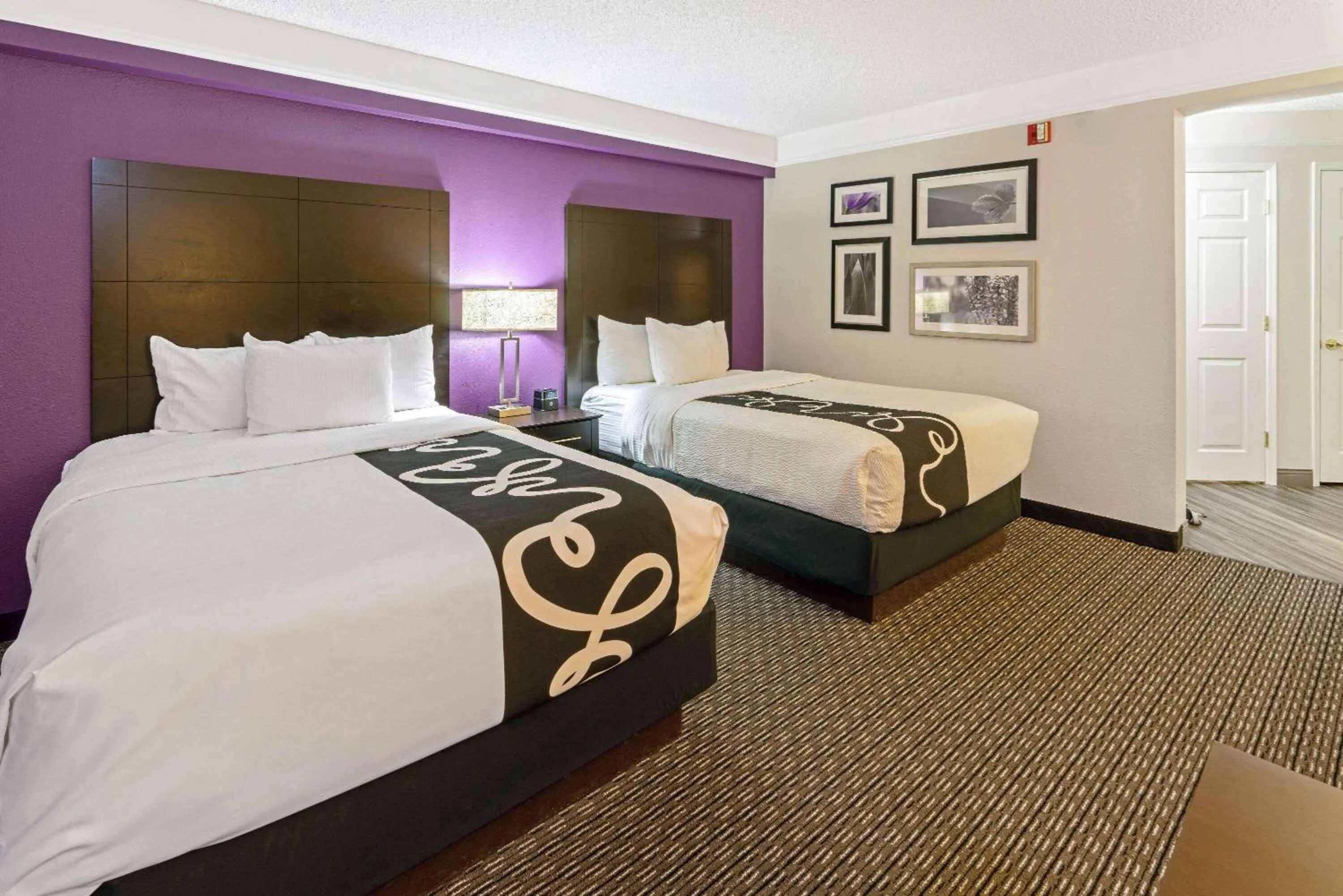 Photo of the whole room, Bed in La Quinta by Wyndham Phoenix Scottsdale