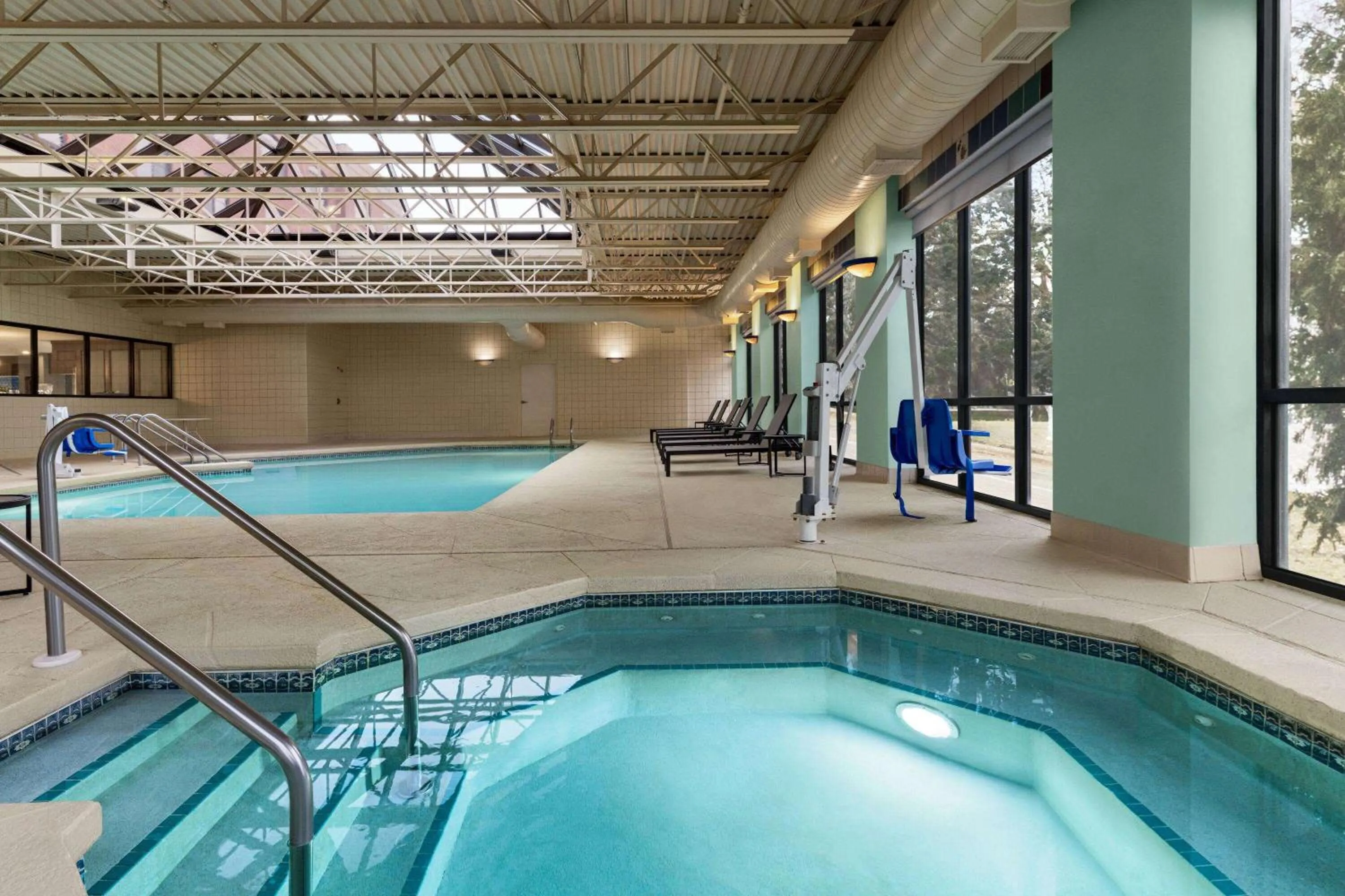 Hot Tub in La Quinta by Wyndham Madison American Center