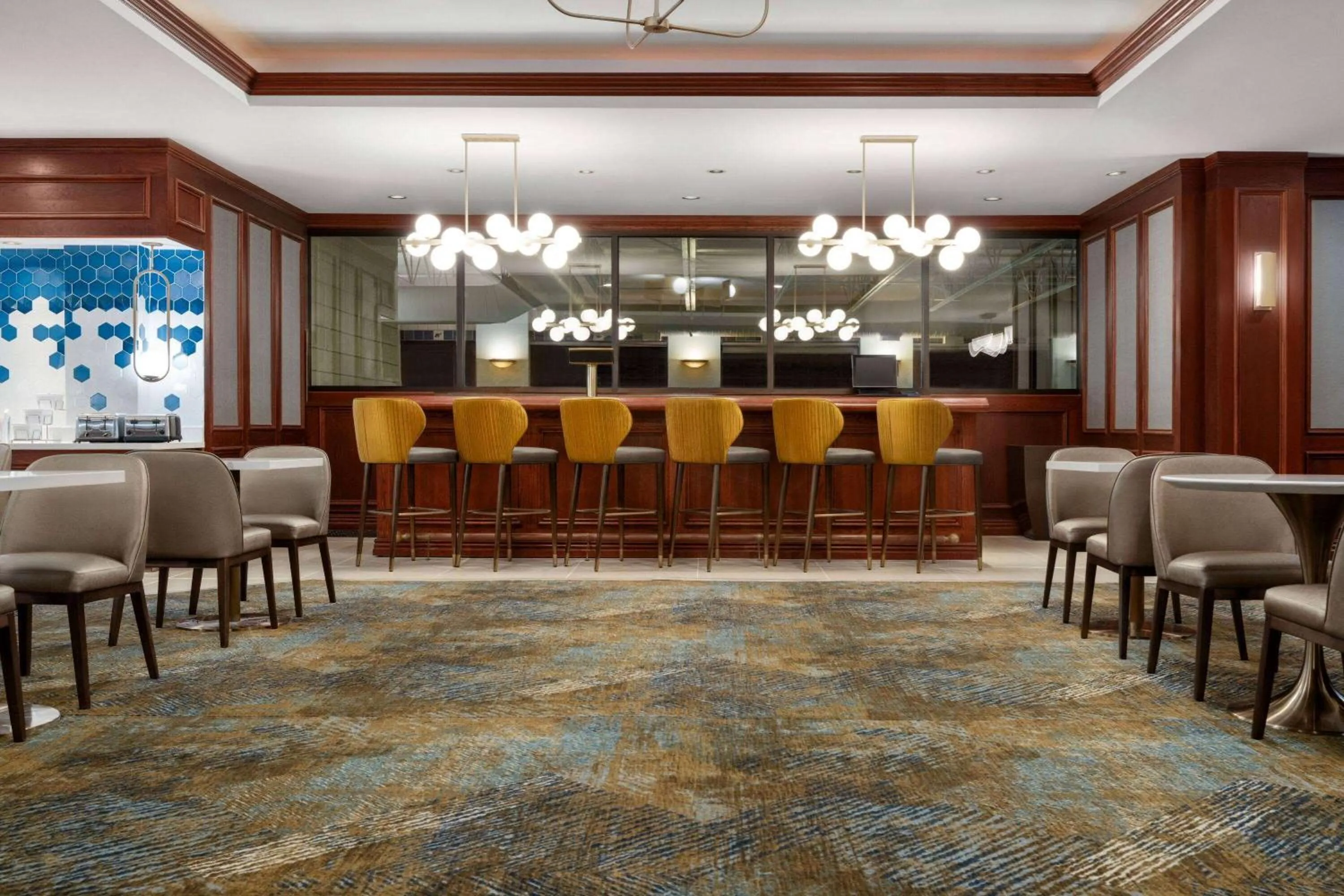 Lounge or bar in La Quinta by Wyndham Madison American Center