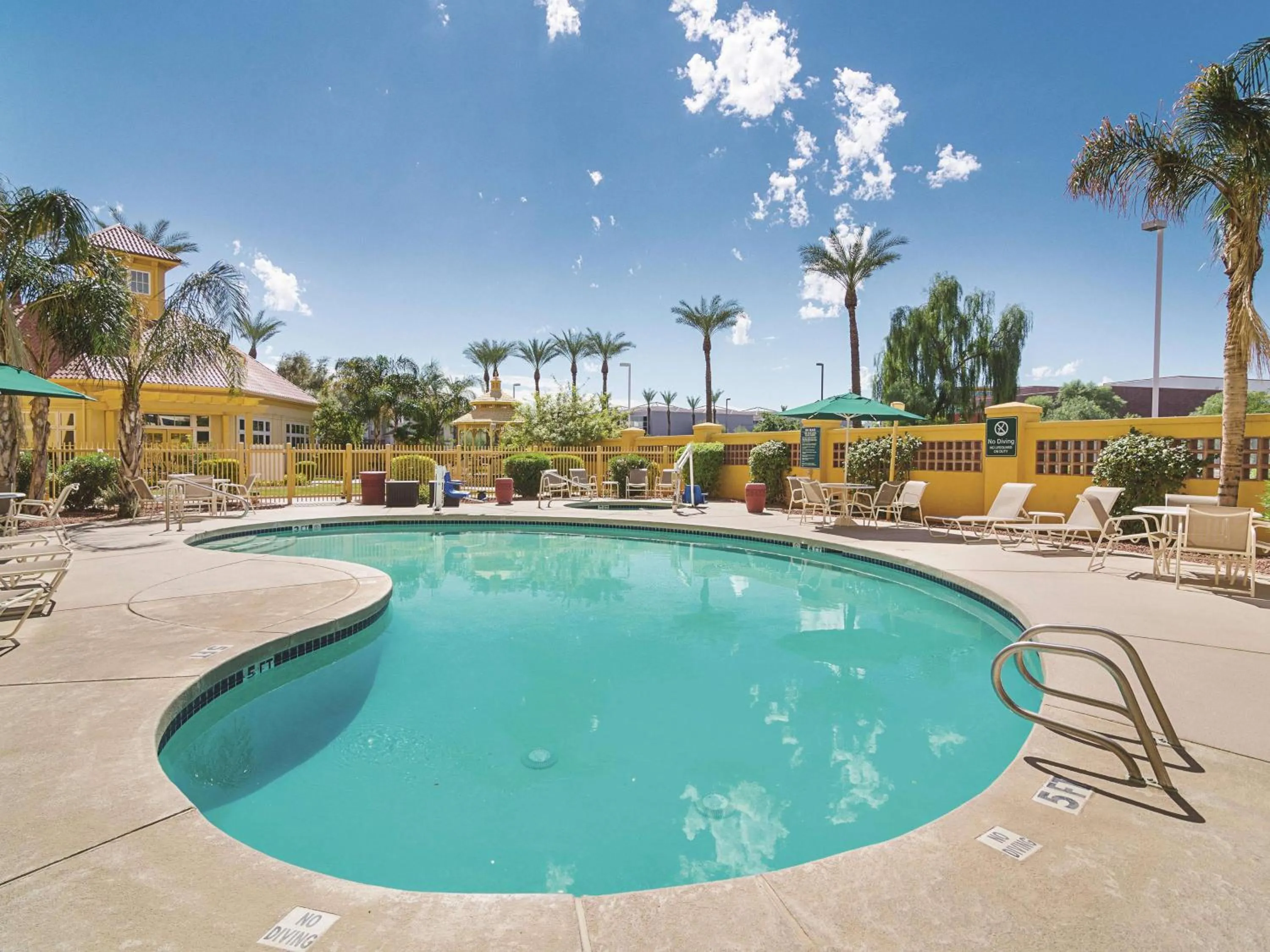 Pool view in La Quinta by Wyndham Phoenix Mesa West