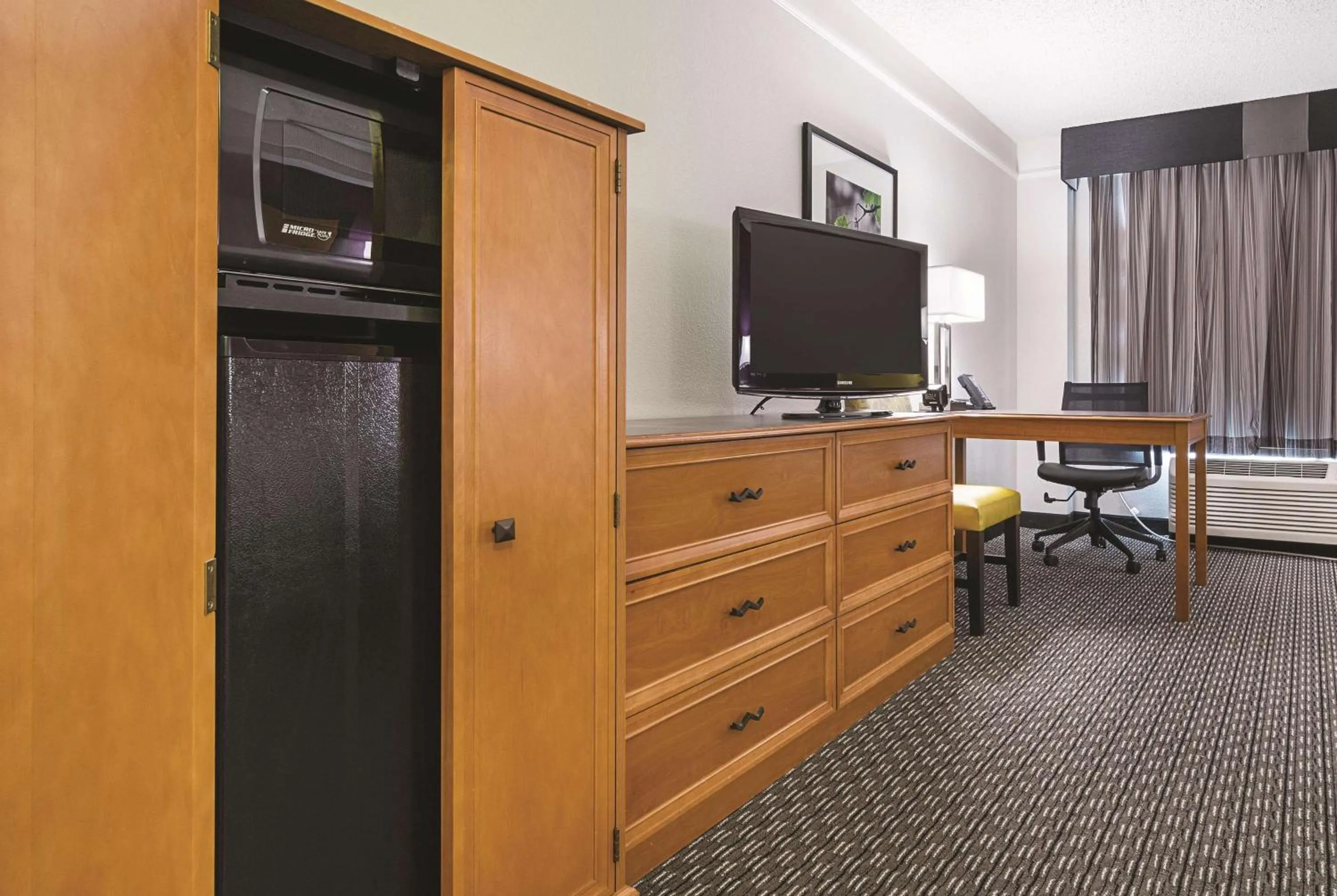 Photo of the whole room in La Quinta by Wyndham Phoenix Mesa West