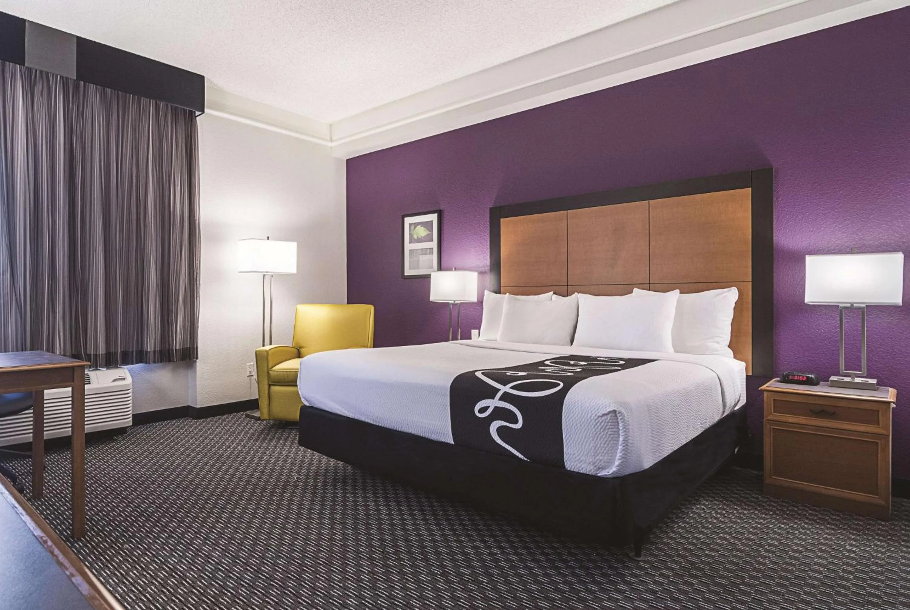 Photo of the whole room, Bed in La Quinta by Wyndham Phoenix Mesa West