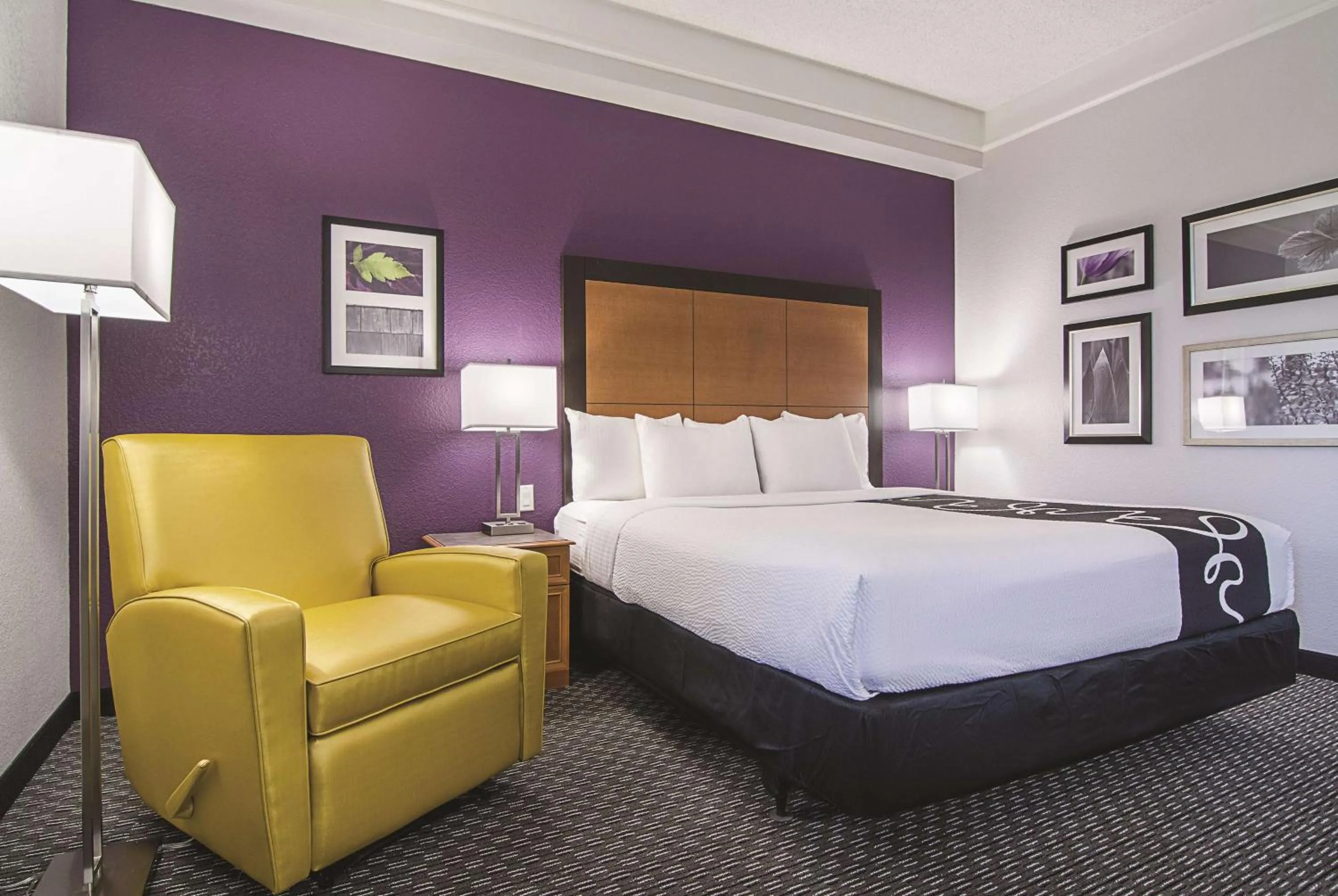 Photo of the whole room, Bed in La Quinta by Wyndham Phoenix Mesa West