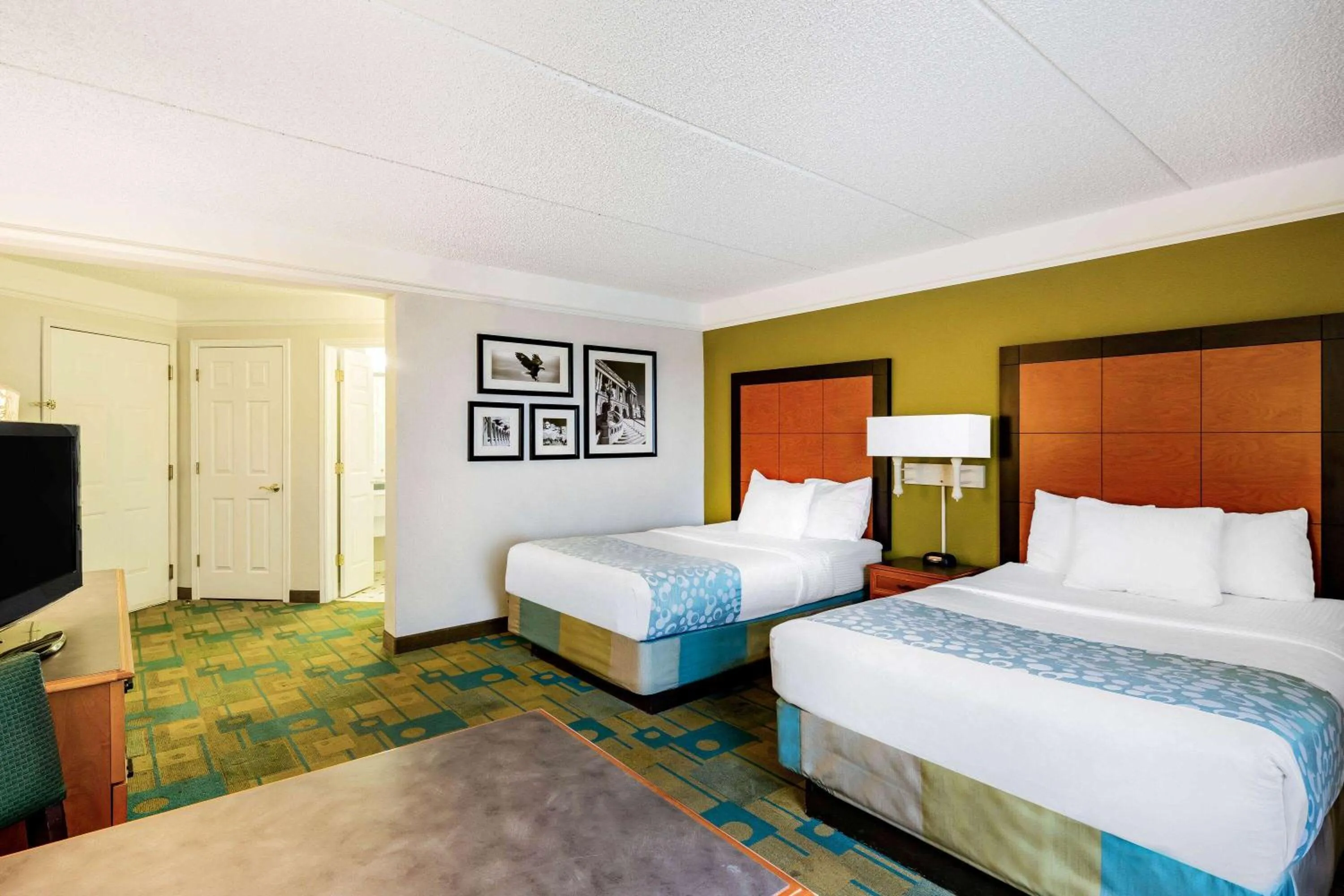 Photo of the whole room, Bed in La Quinta by Wyndham Fremont / Silicon Valley