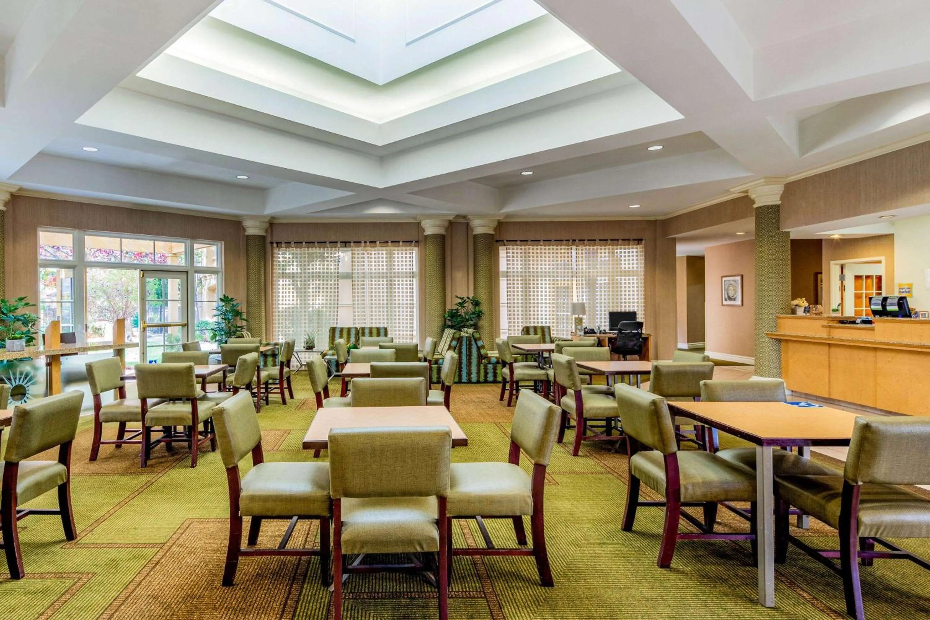 Lobby or reception in La Quinta by Wyndham Fremont / Silicon Valley