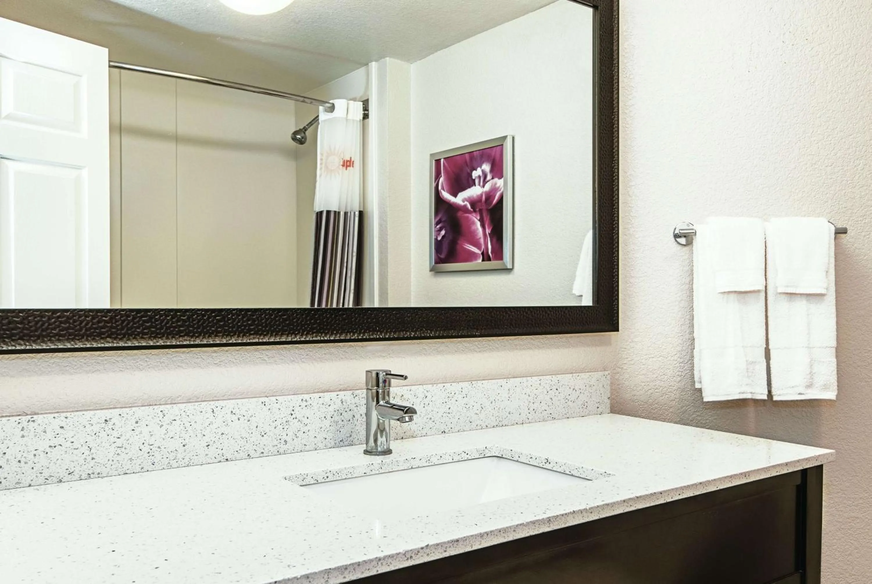 Bathroom in La Quinta Inn & Suites by Wyndham Ontario Airport