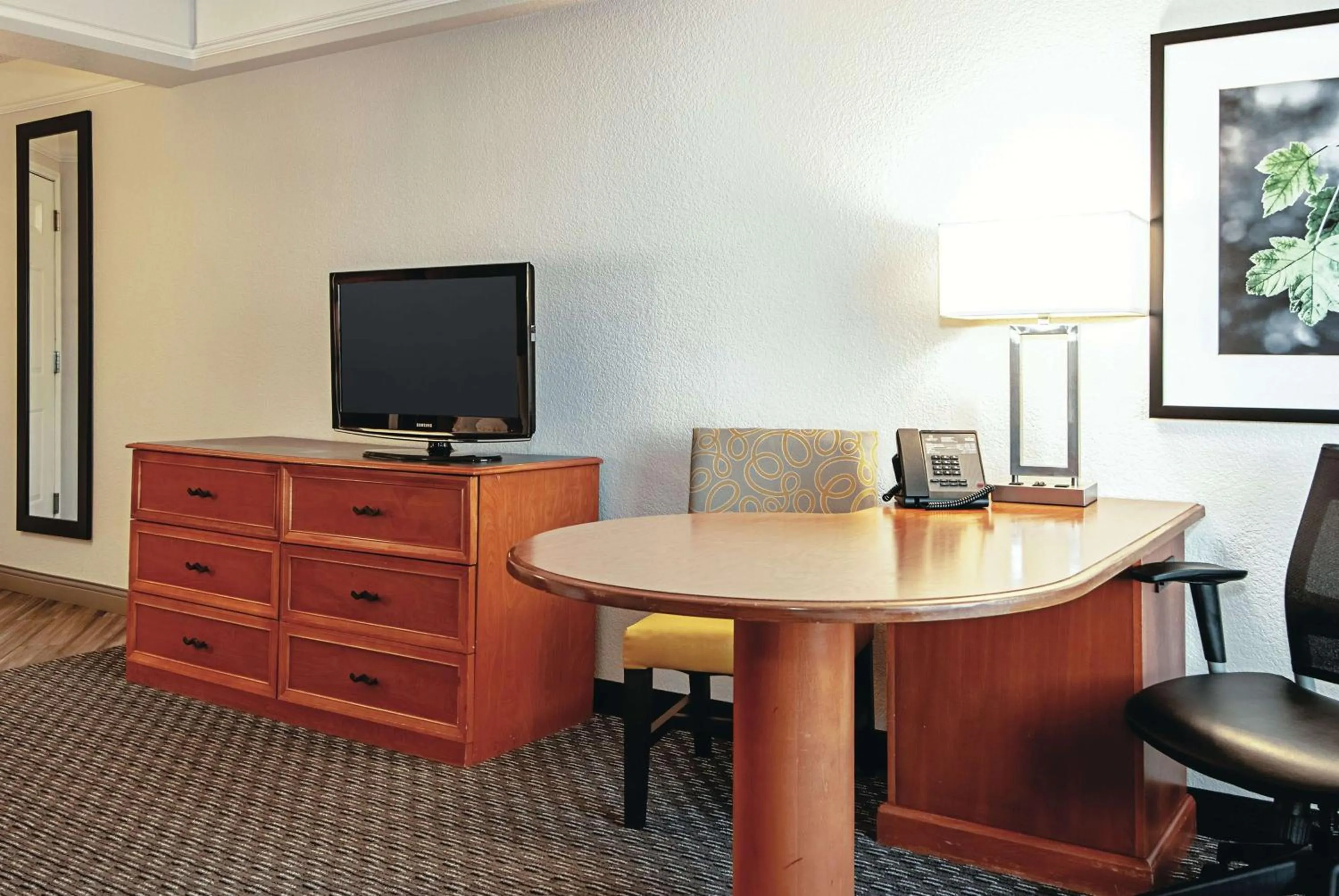 Photo of the whole room in La Quinta Inn & Suites by Wyndham Ontario Airport