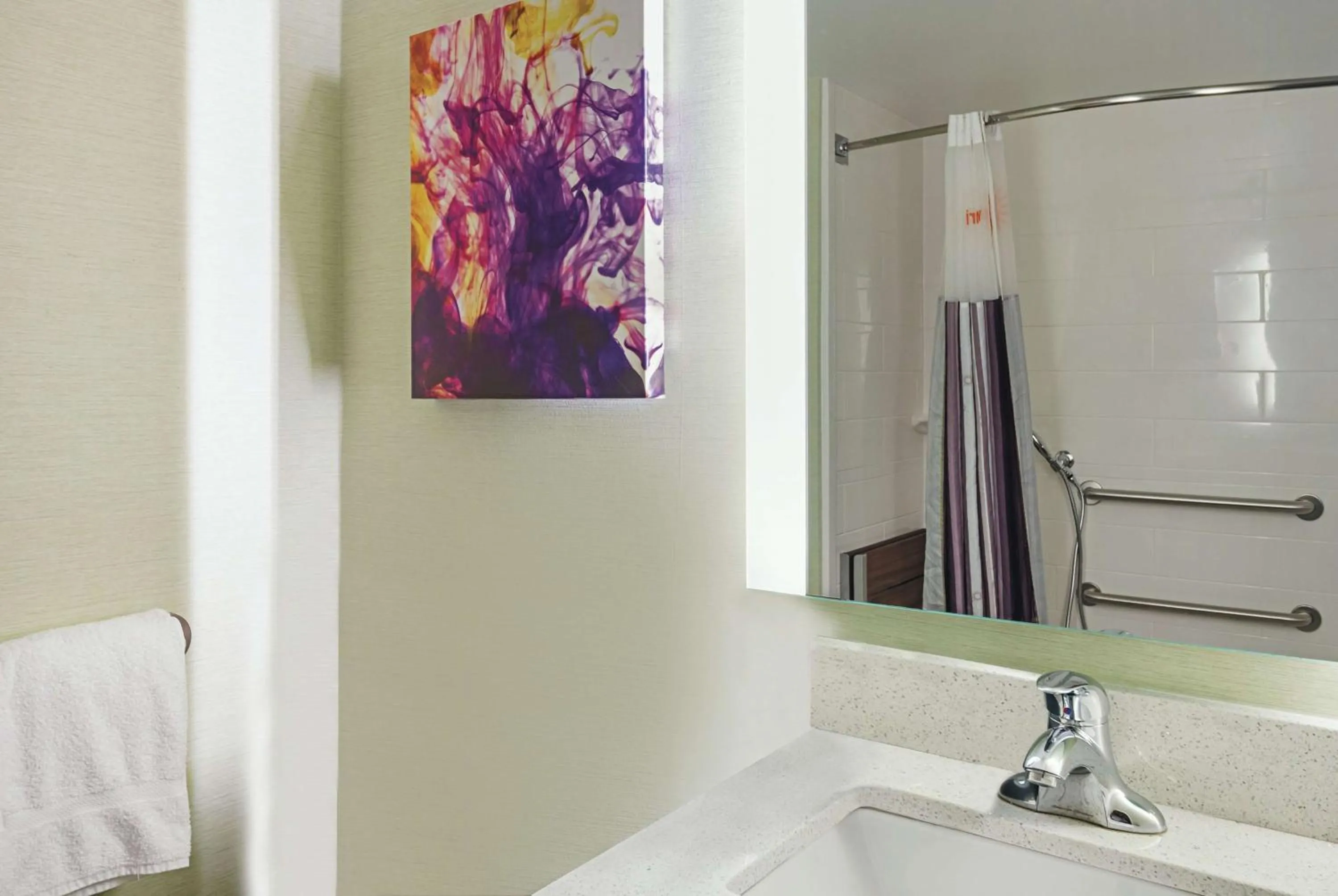 Photo of the whole room in La Quinta by Wyndham Orange County Airport