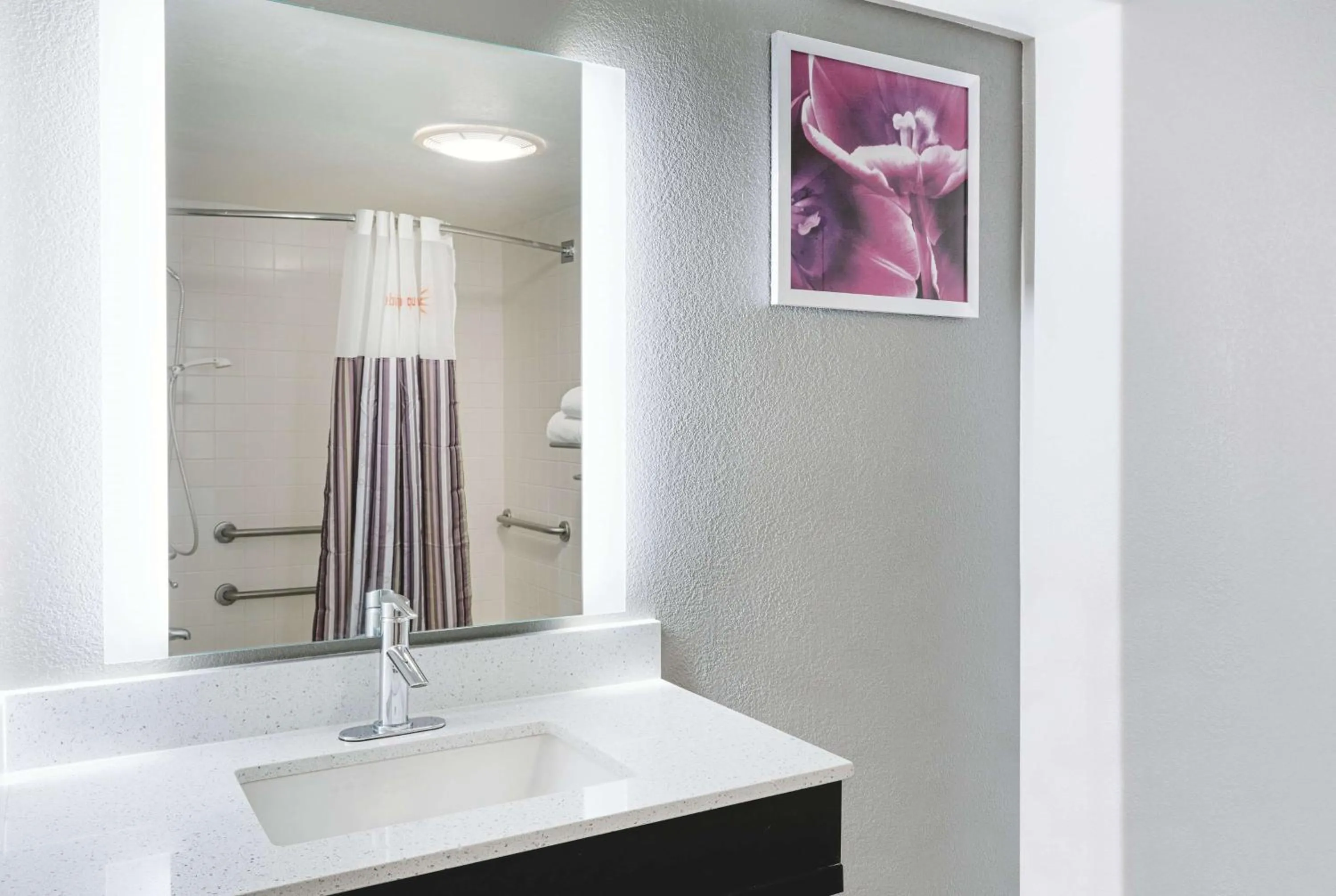 Bathroom in La Quinta by Wyndham Rancho Cordova Sacramento