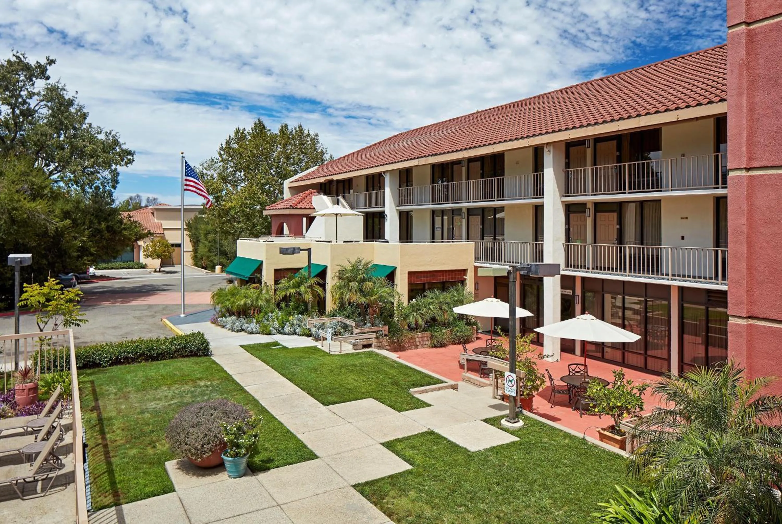 Property building in La Quinta by Wyndham Thousand Oaks-Newbury Park