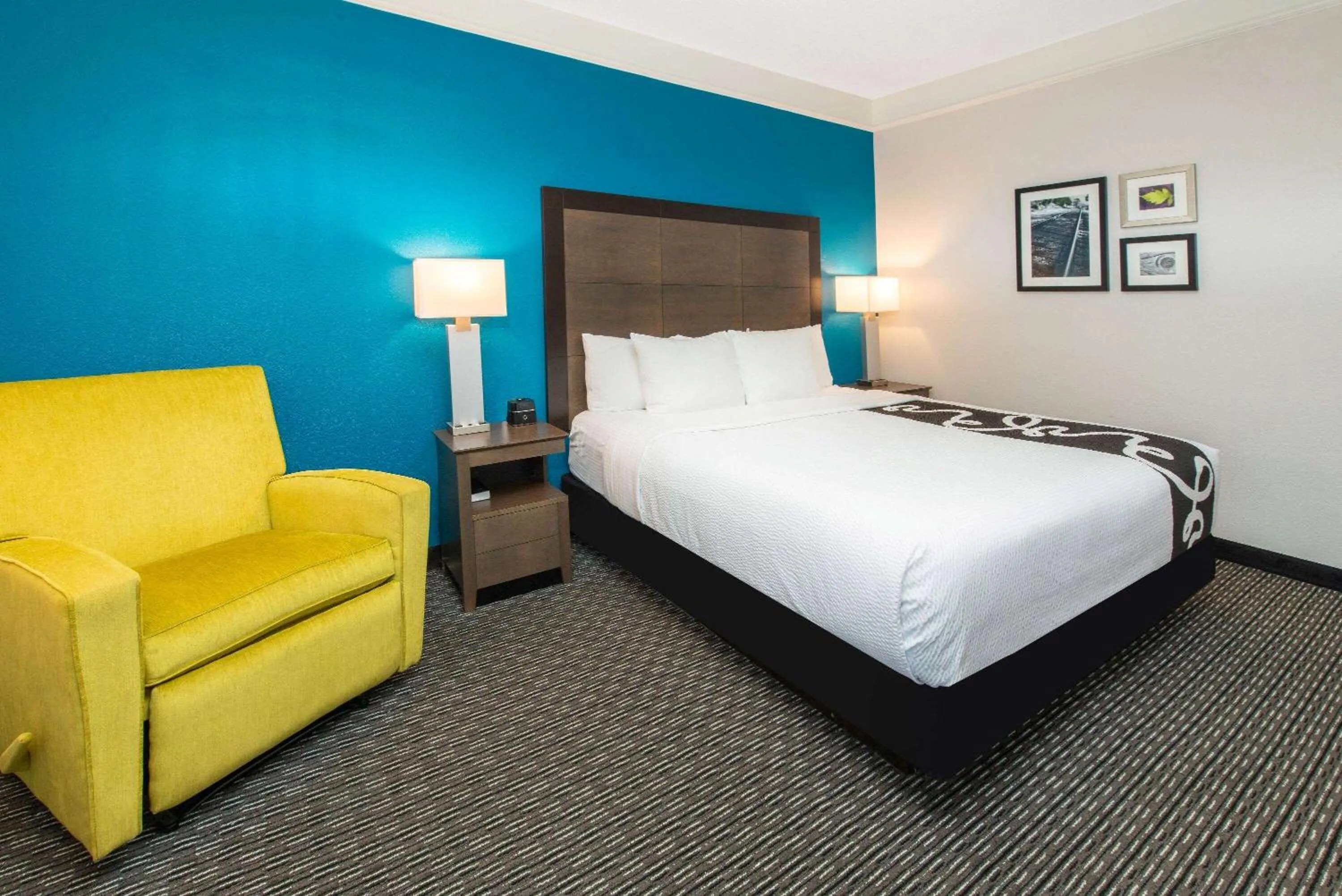 Photo of the whole room, Bed in La Quinta by Wyndham Tampa Brandon Regency Park