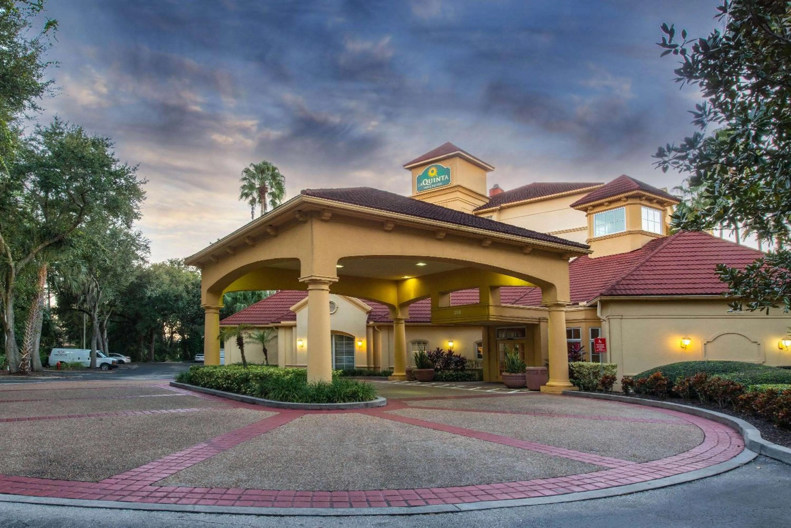 Property building in La Quinta by Wyndham Tampa Brandon Regency Park