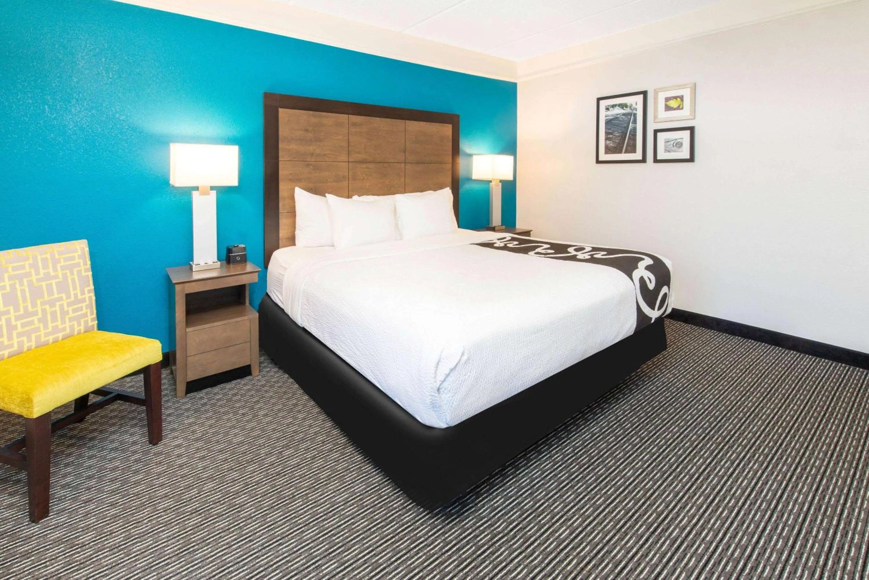 Photo of the whole room, Bed in La Quinta by Wyndham Tampa Brandon Regency Park