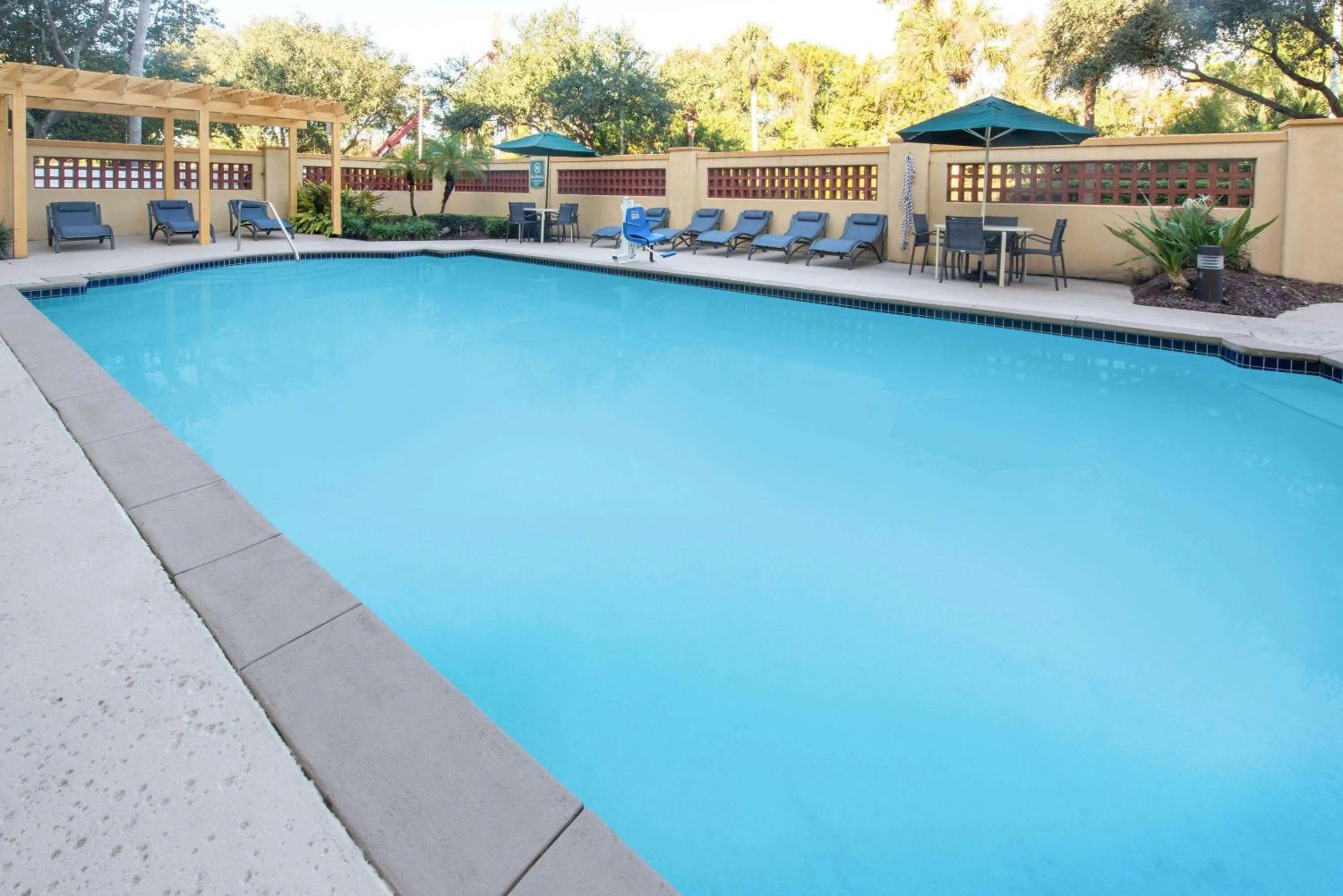 Pool view in La Quinta by Wyndham Tampa Brandon Regency Park