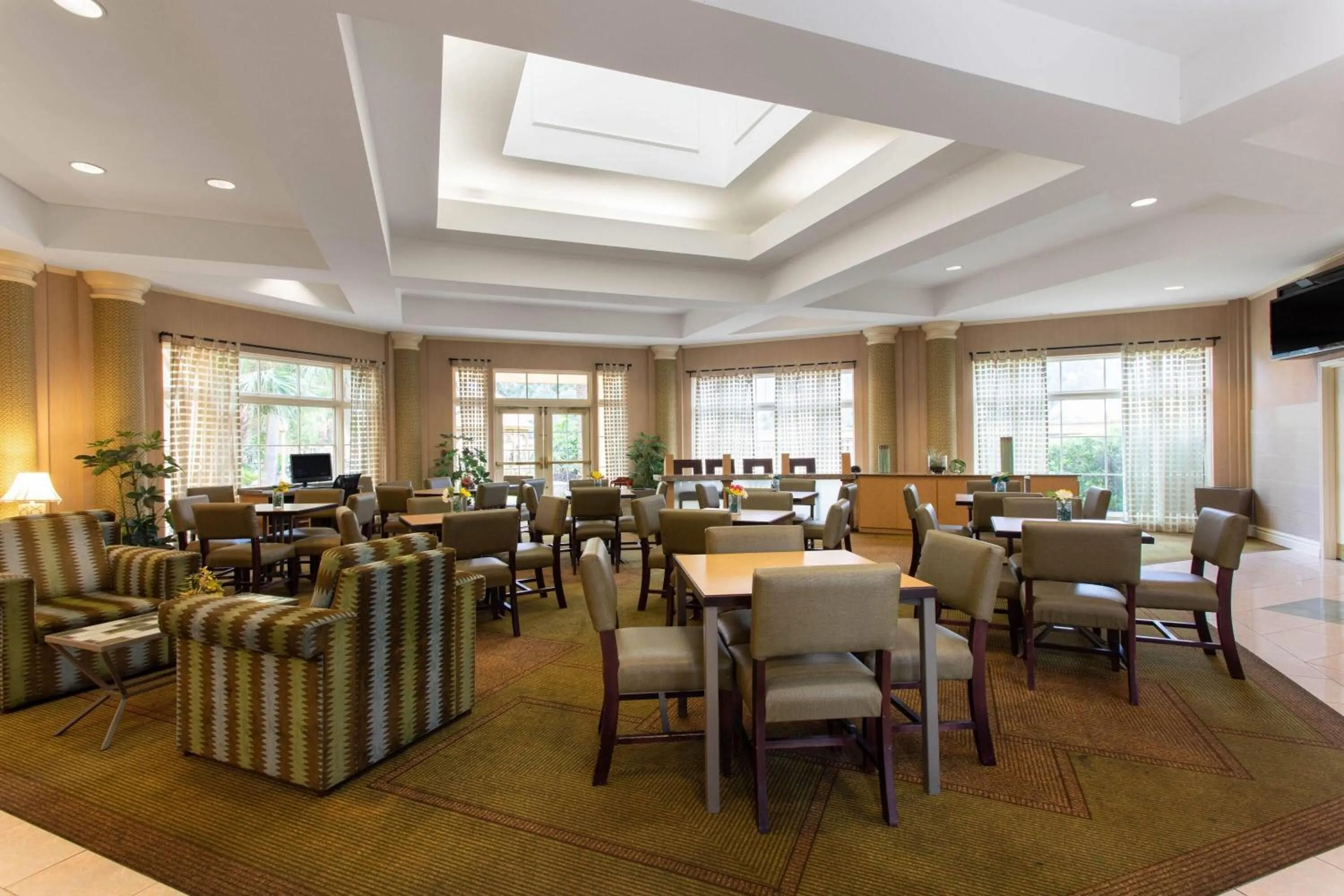 Lobby or reception in La Quinta by Wyndham Jacksonville Butler Blvd