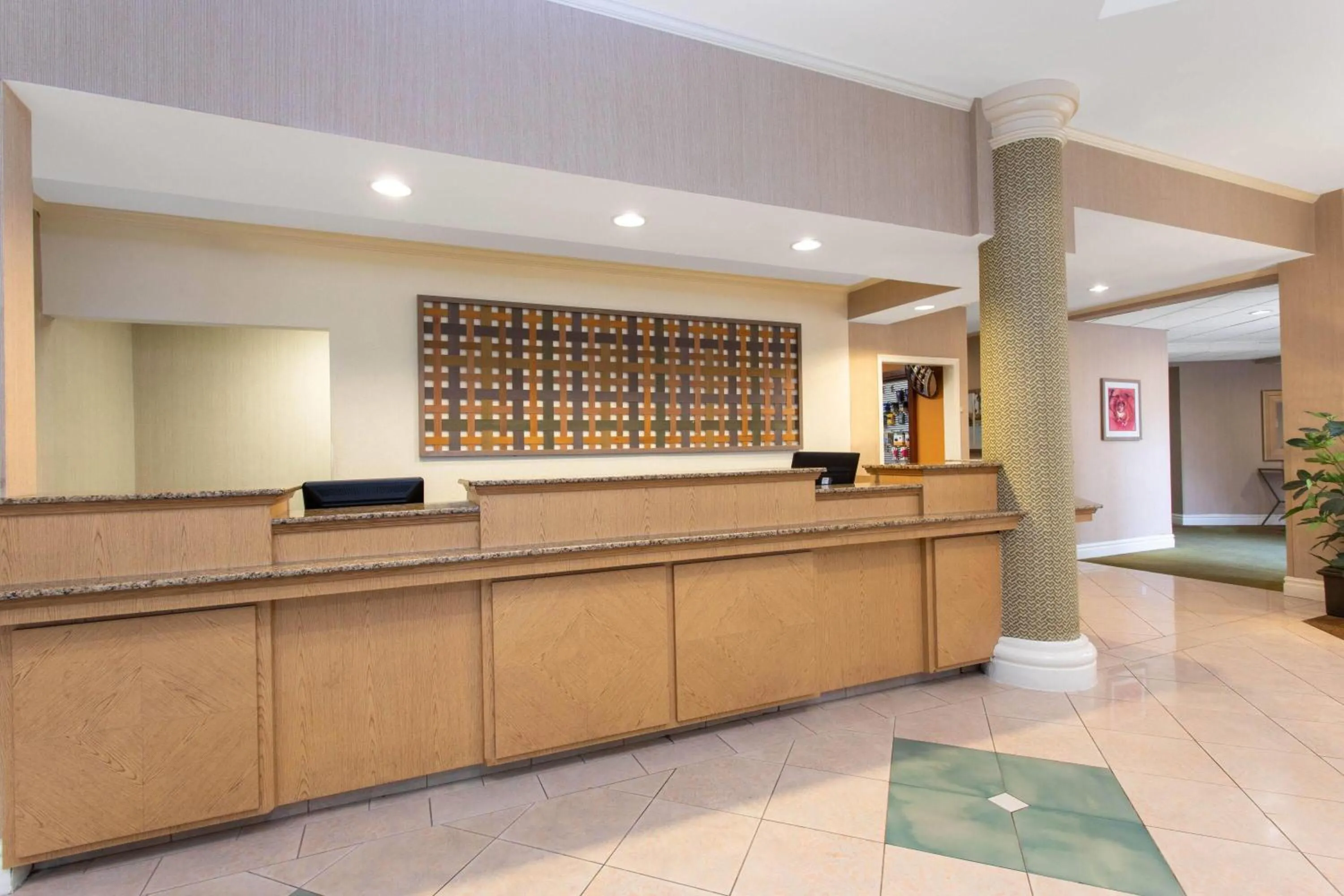 Lobby or reception in La Quinta by Wyndham Jacksonville Butler Blvd
