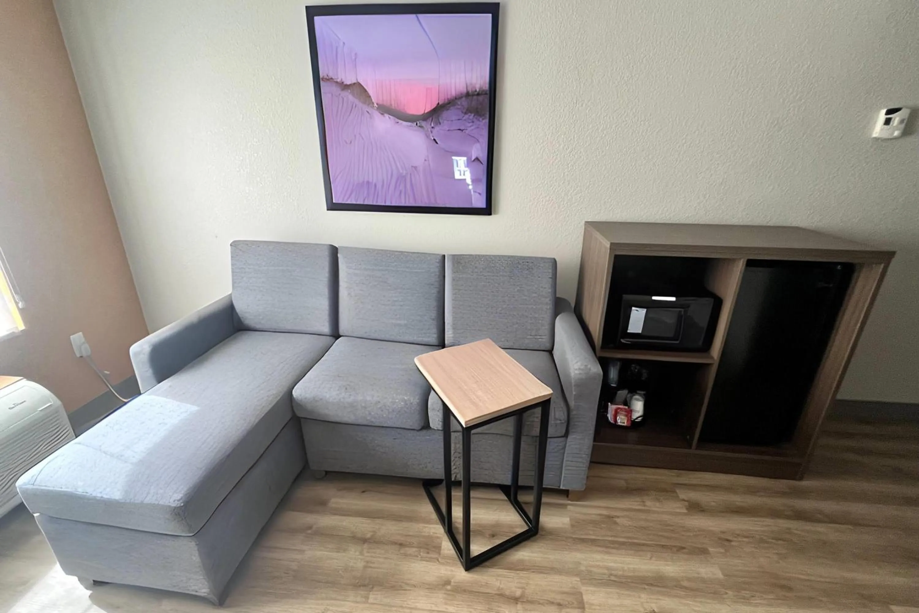 Photo of the whole room in La Quinta by Wyndham Jacksonville Butler Blvd