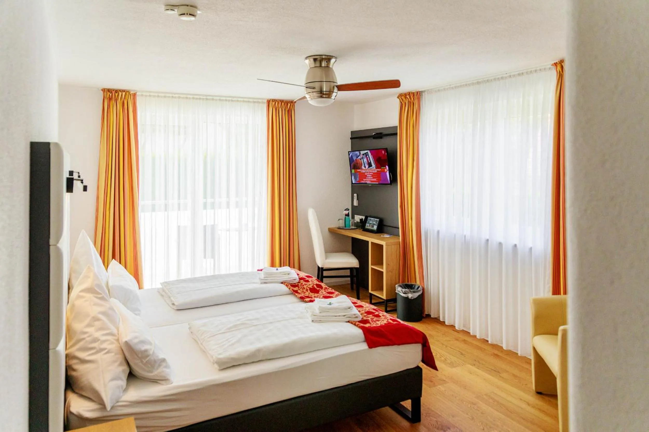 Photo of the whole room, Bed in Bodensee-Hotel Kreuz