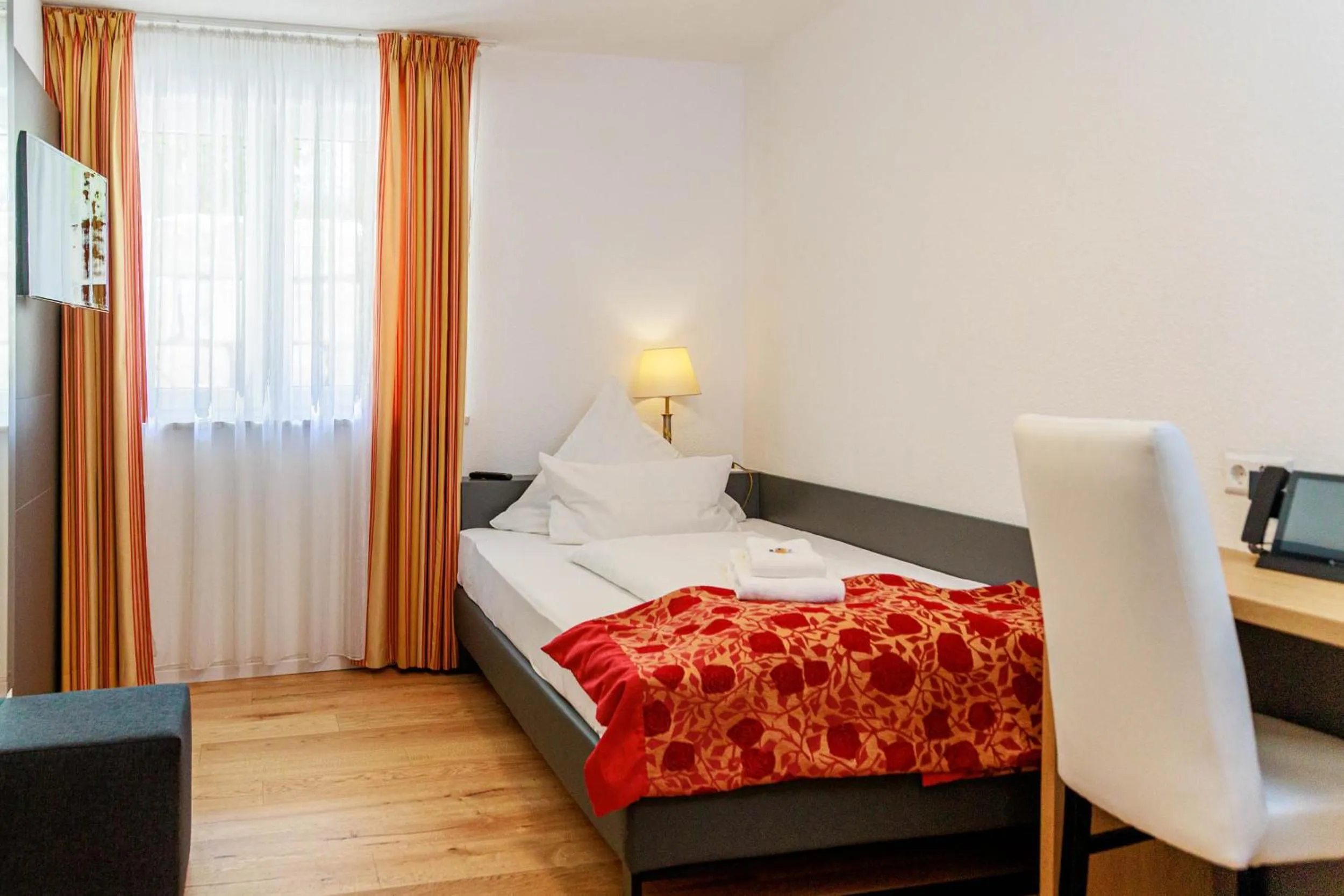 Photo of the whole room, Bed in Bodensee-Hotel Kreuz