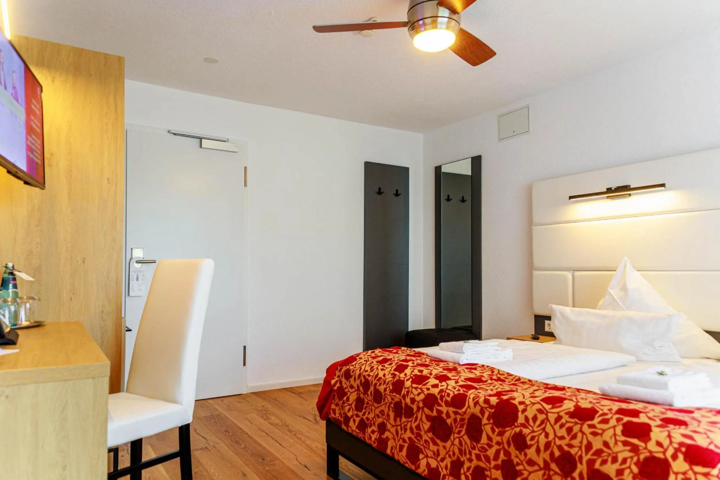 Photo of the whole room, Bed in Bodensee-Hotel Kreuz