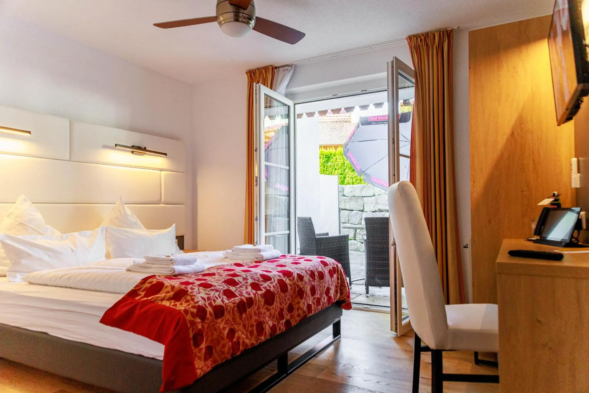 Photo of the whole room, Bed in Bodensee-Hotel Kreuz