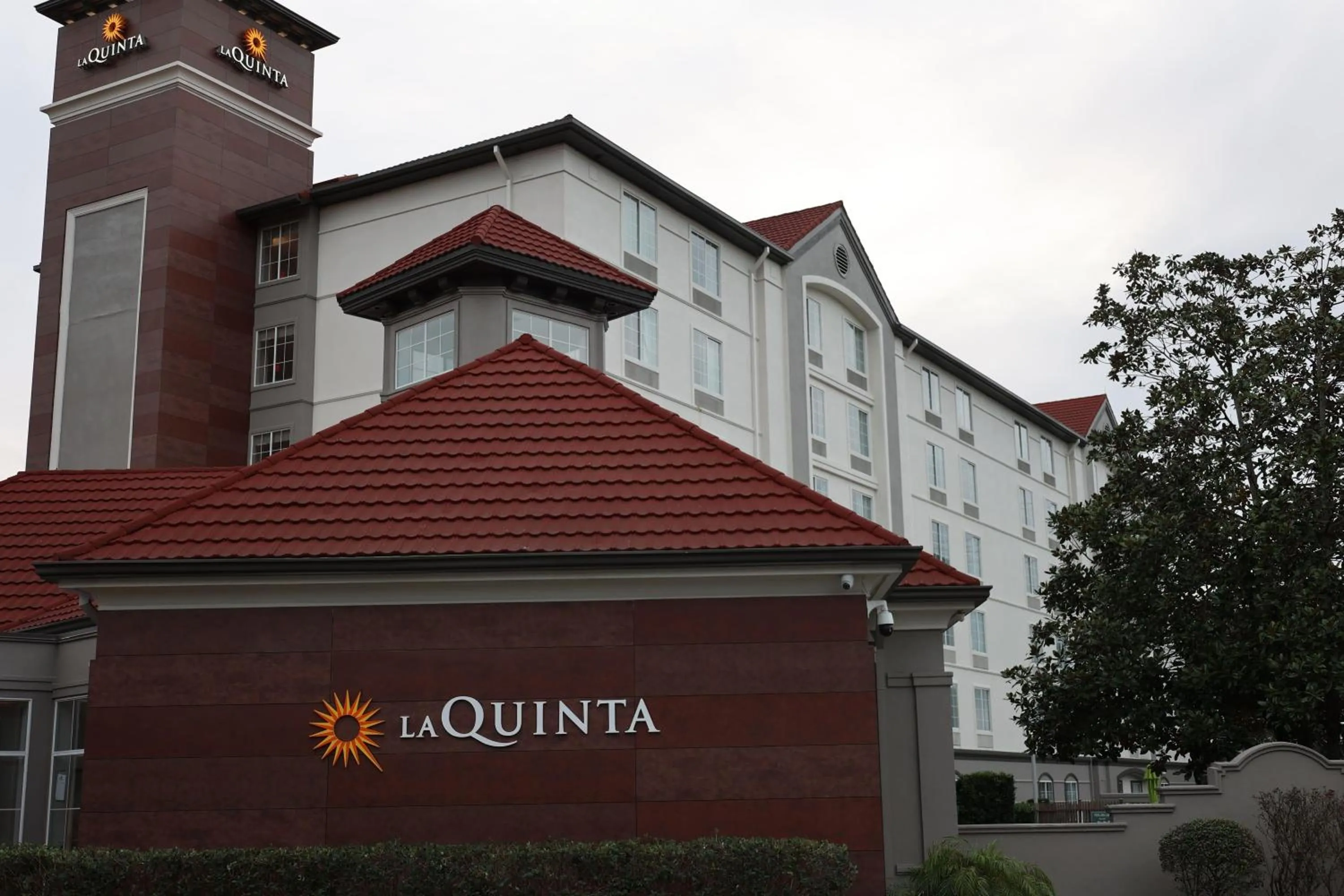 Property building in La Quinta Inn and Suites by Wyndham, Ocala