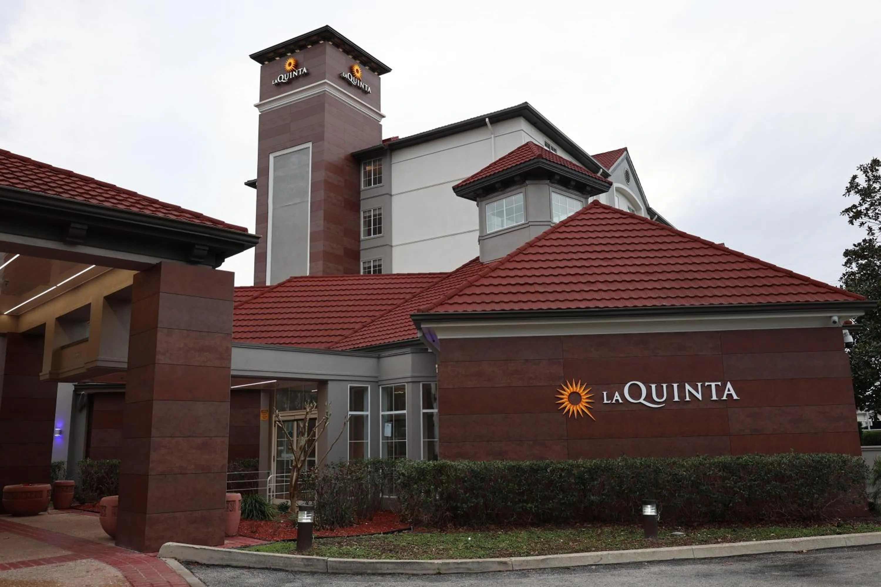 Property building in La Quinta Inn and Suites by Wyndham, Ocala