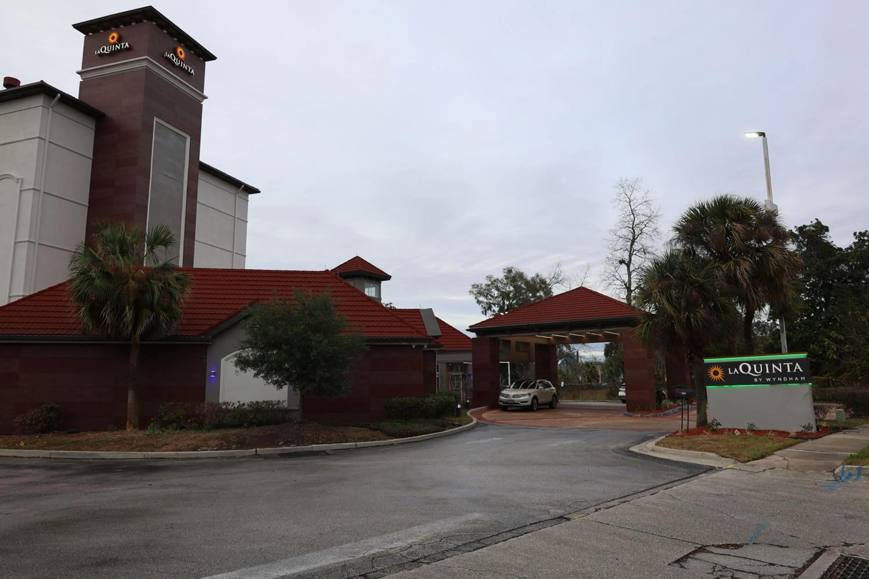 Property building in La Quinta Inn and Suites by Wyndham, Ocala