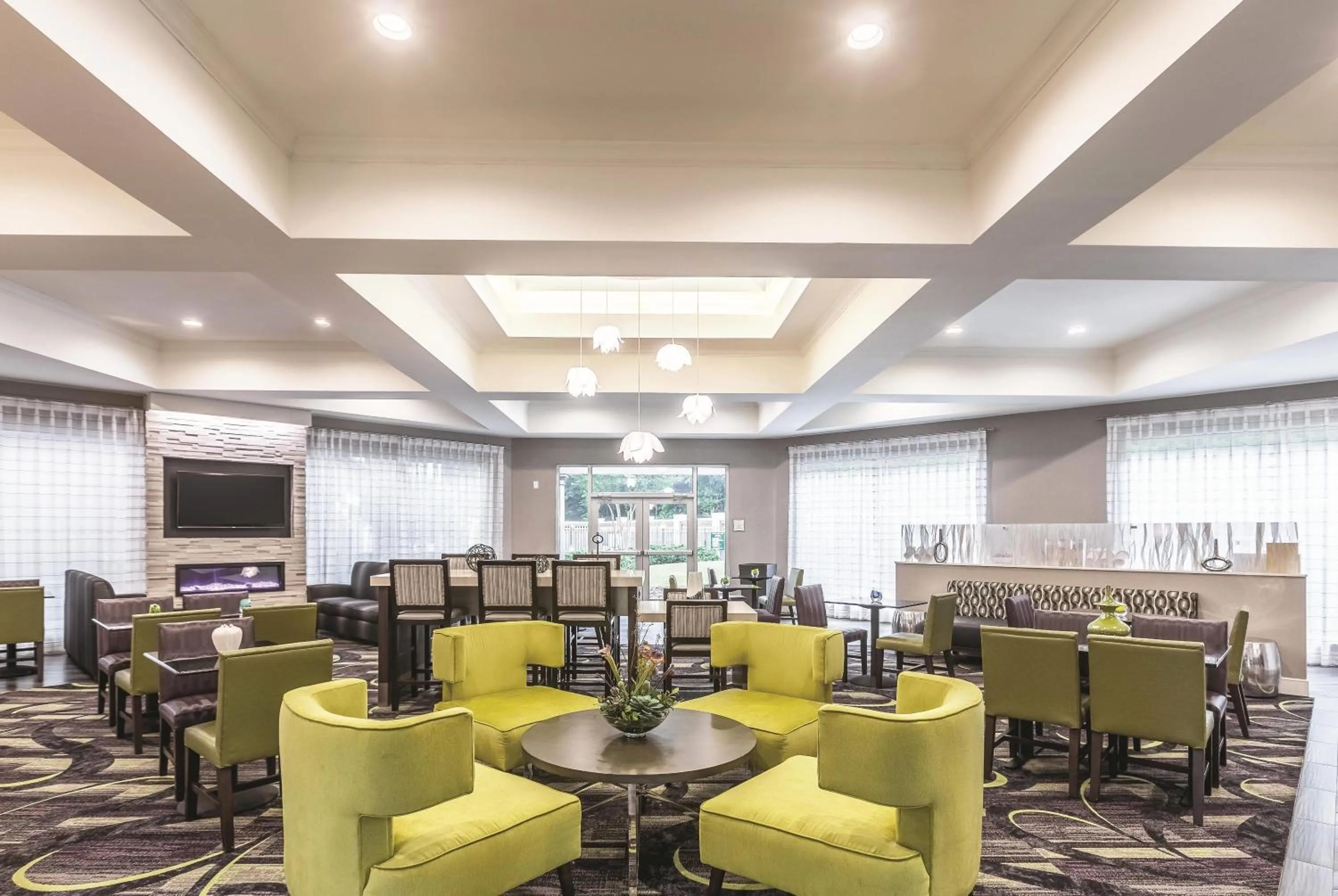 Lobby or reception in La Quinta by Wyndham Atlanta Alpharetta