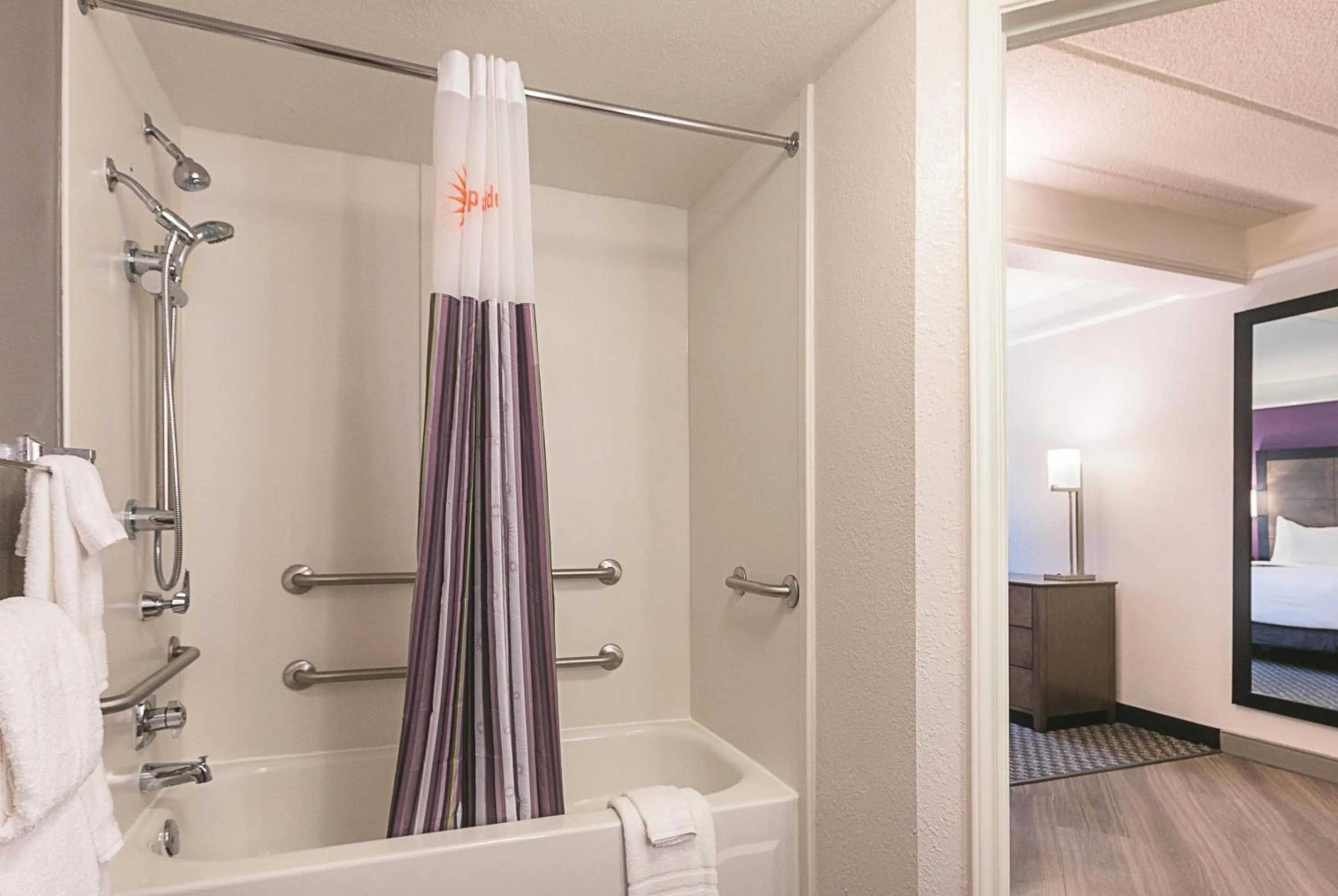 Photo of the whole room in La Quinta by Wyndham Atlanta Alpharetta