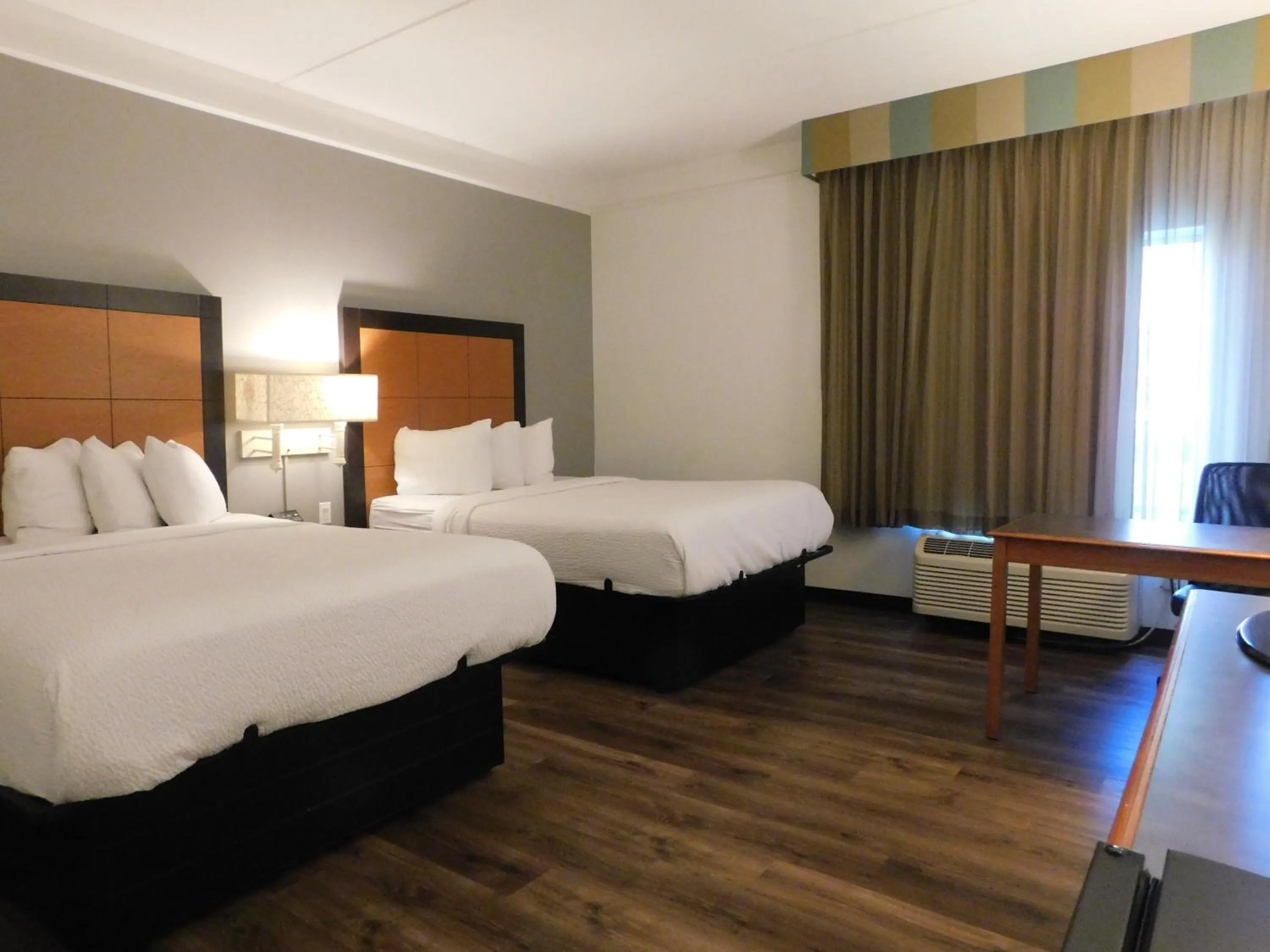 Bedroom, Bed in La Quinta by Wyndham Winston-Salem