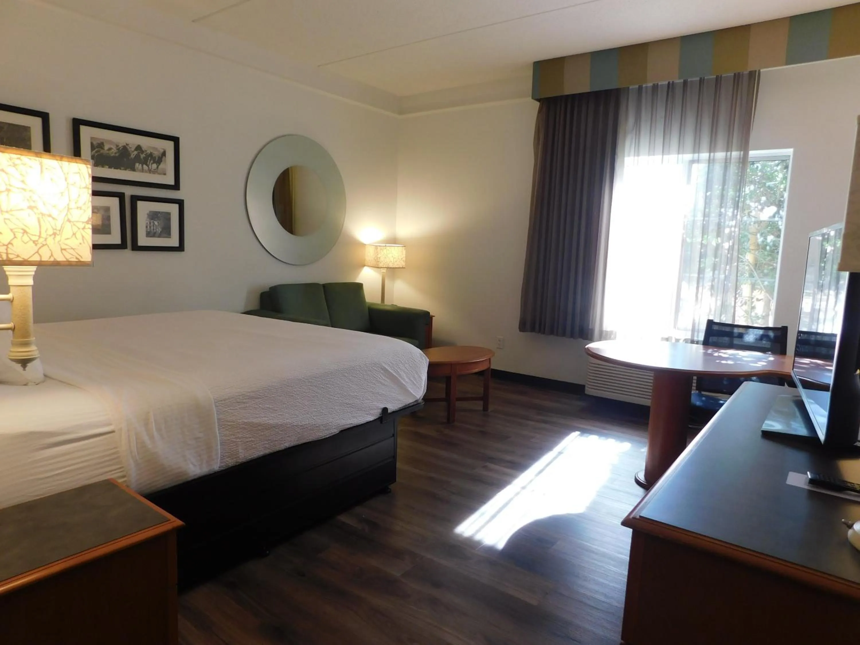 Bedroom, Bed in La Quinta by Wyndham Winston-Salem