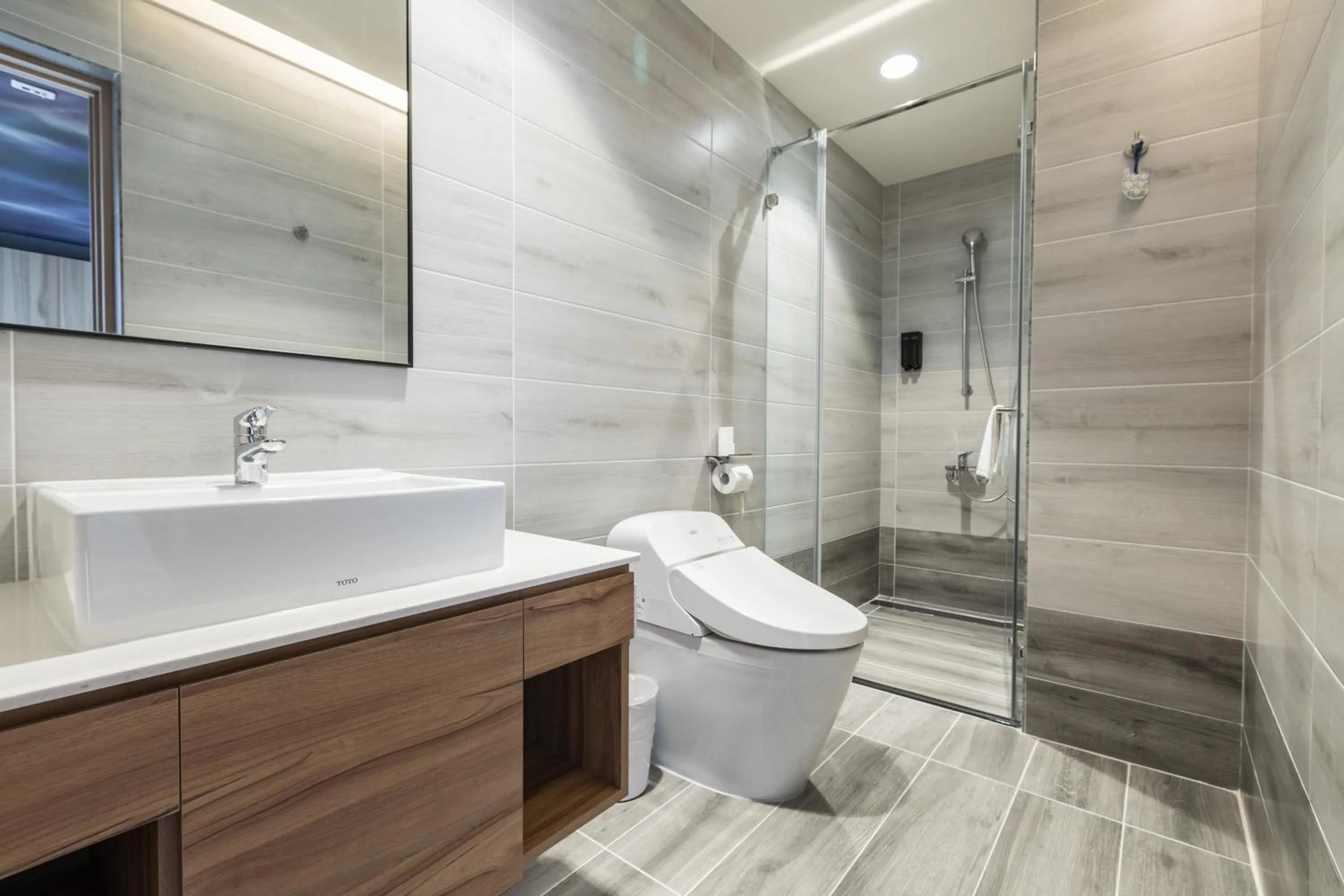 Shower in Grange Inn