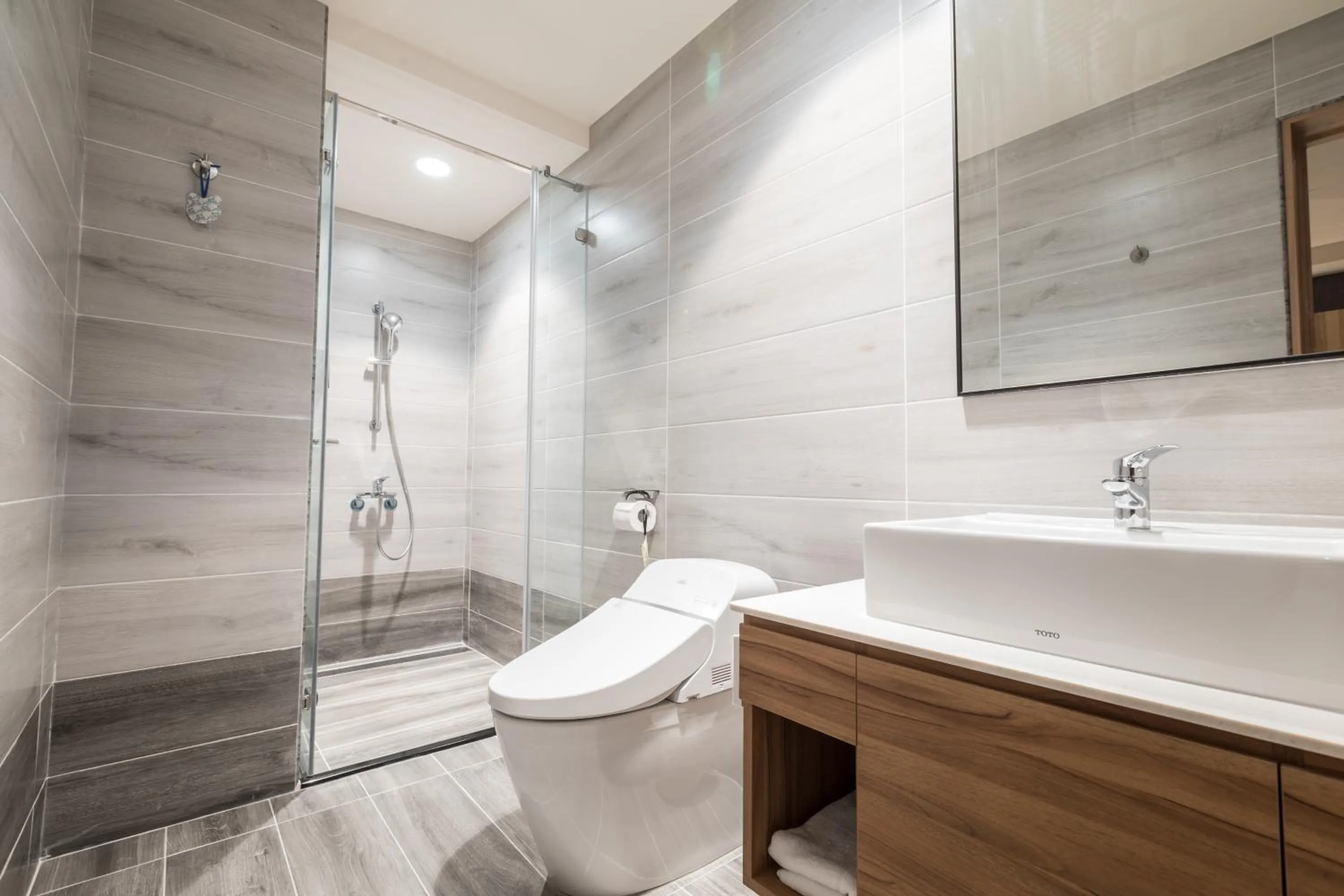 Shower in Grange Inn