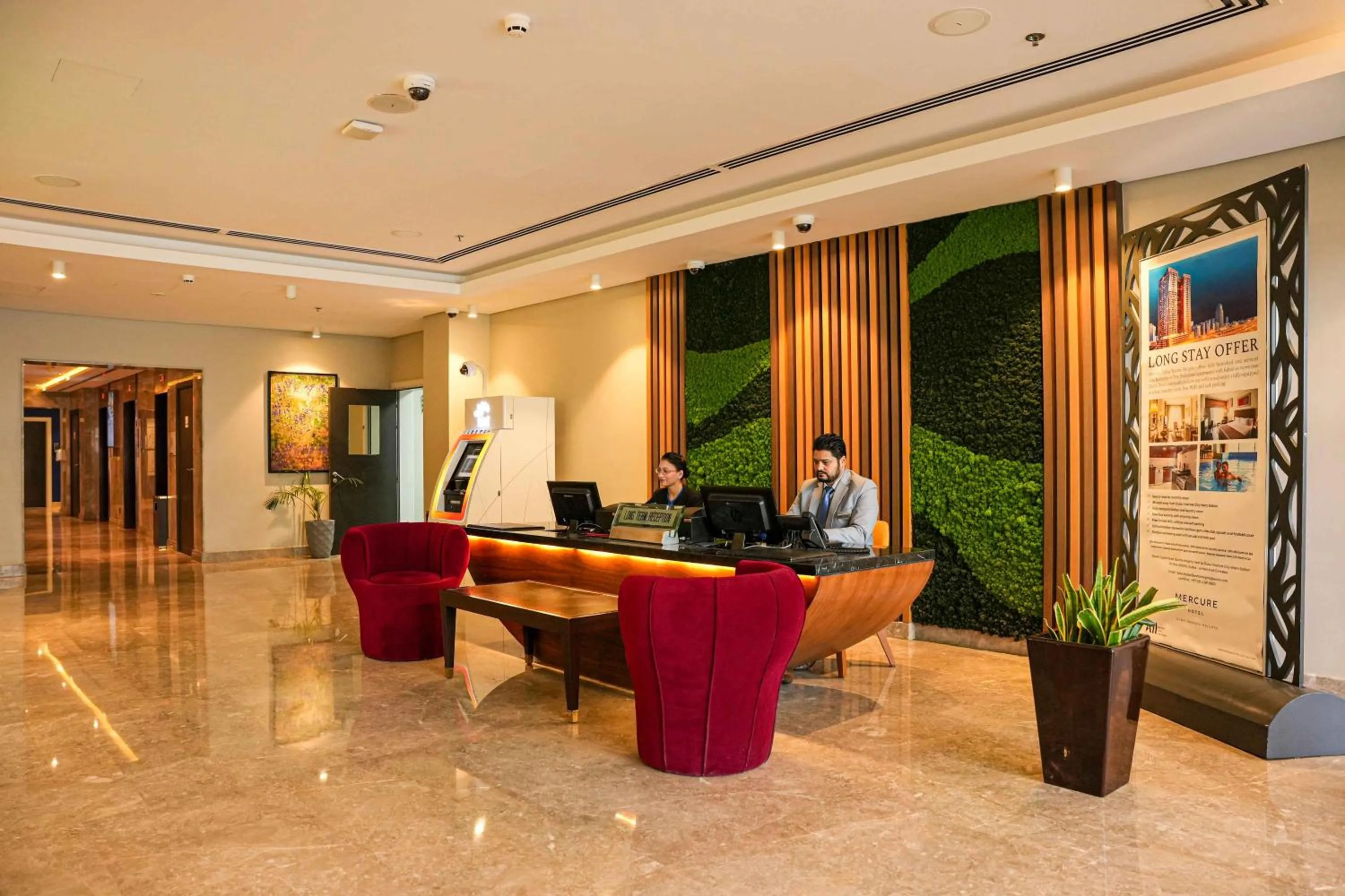 Lobby or reception in Mercure Dubai Barsha Heights Hotel Suites And Apartments