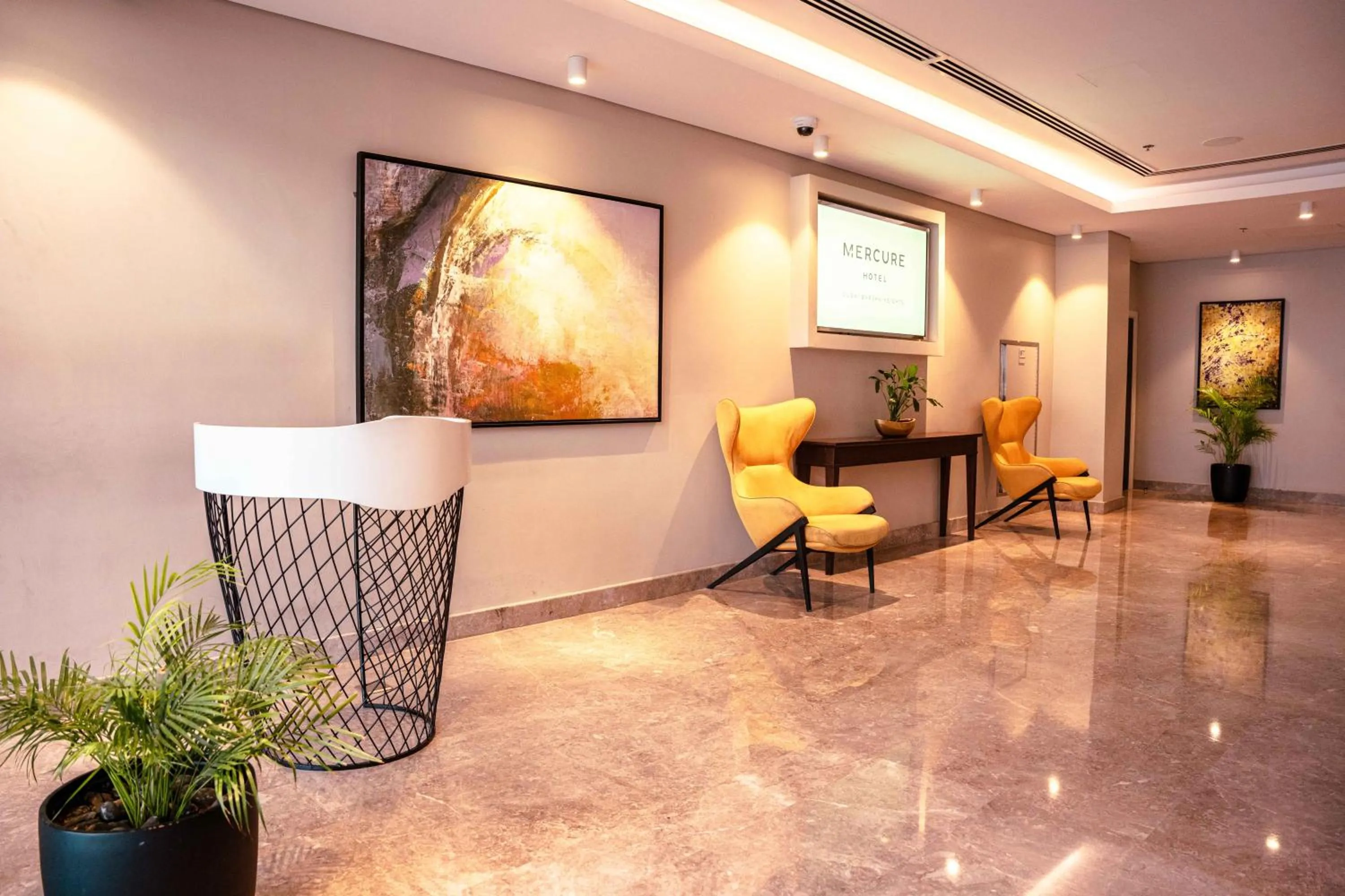 Lobby or reception in Mercure Dubai Barsha Heights Hotel Suites And Apartments
