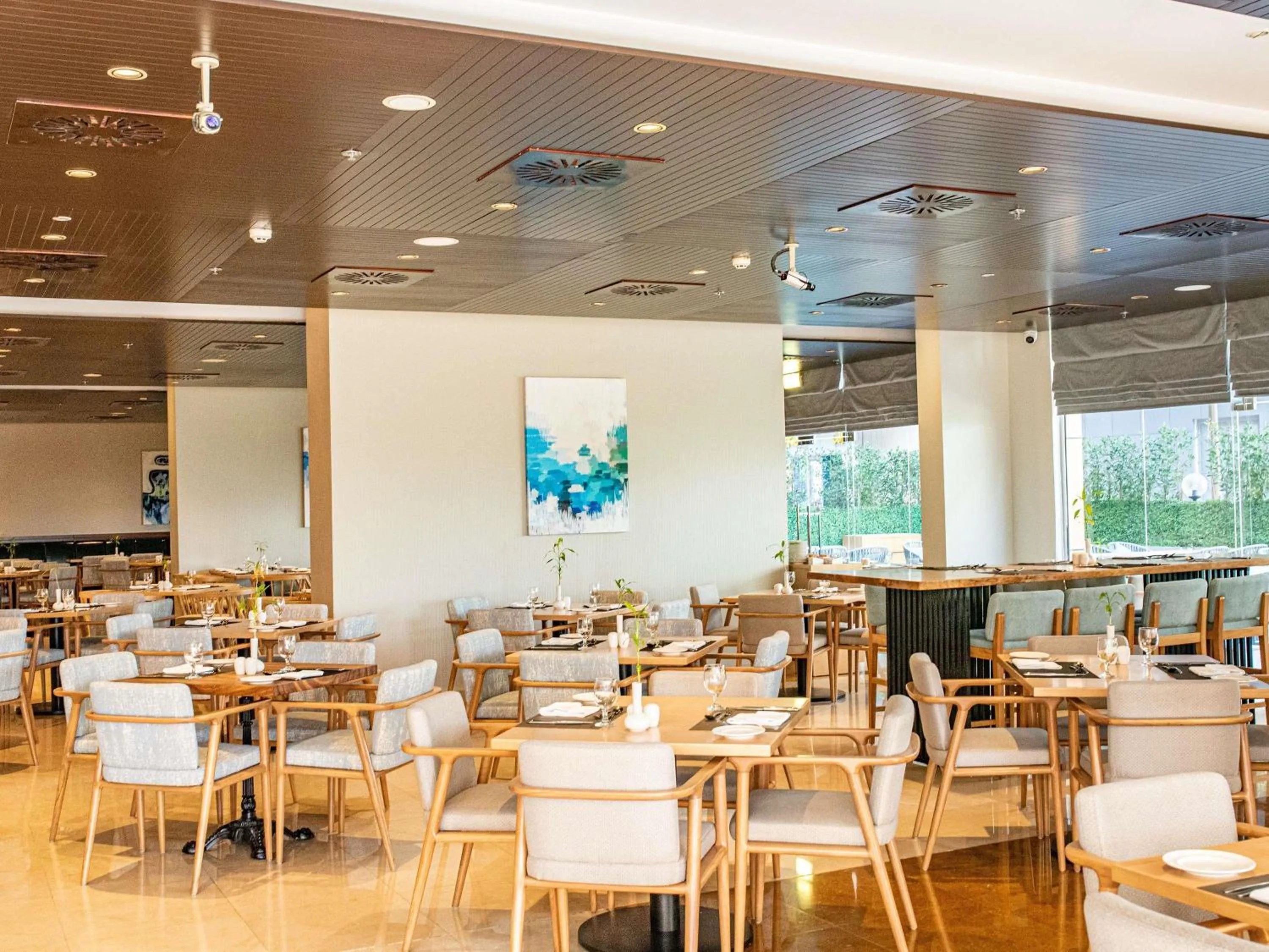 Restaurant/places to eat in Mercure Dubai Barsha Heights Hotel Suites And Apartments