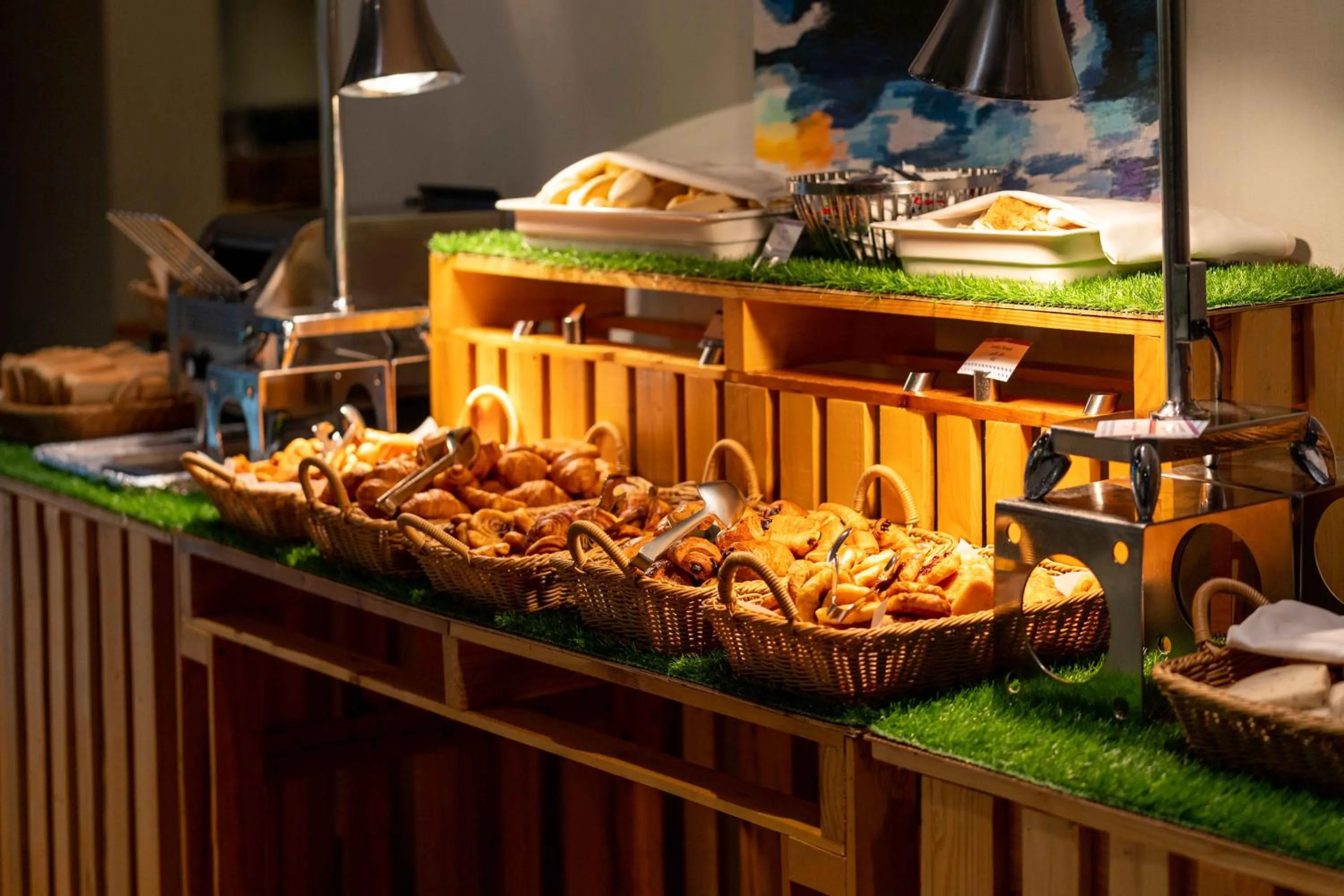 Restaurant/places to eat in Mercure Dubai Barsha Heights Hotel Suites And Apartments