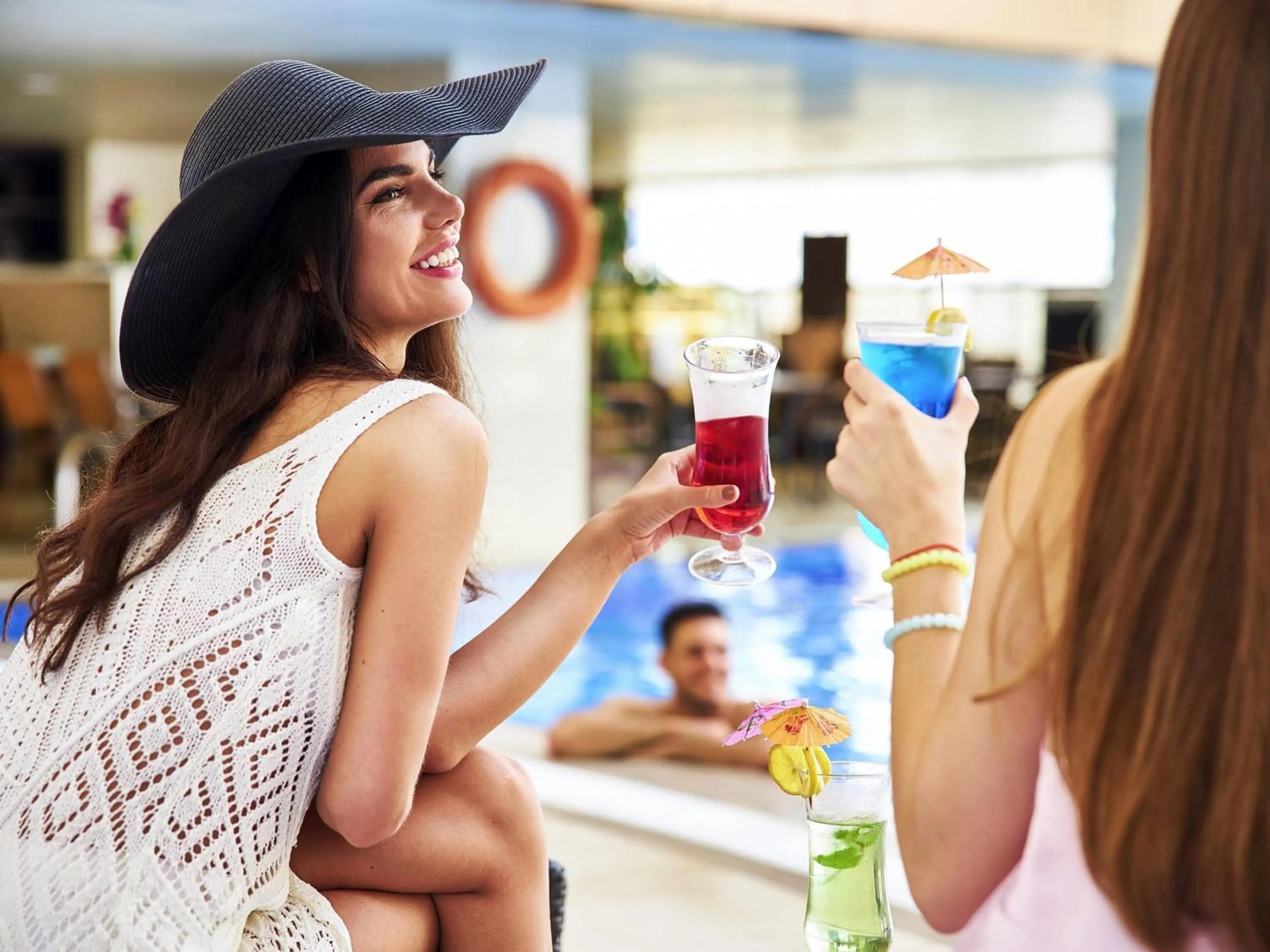 Lounge or bar in Mercure Dubai Barsha Heights Hotel Suites And Apartments